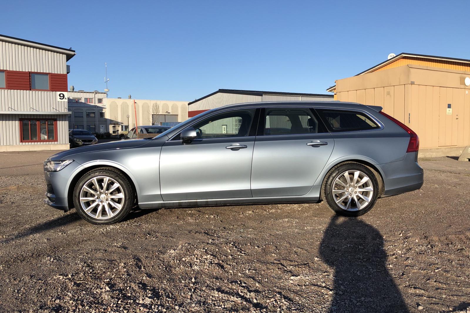 Volvo v90 d4