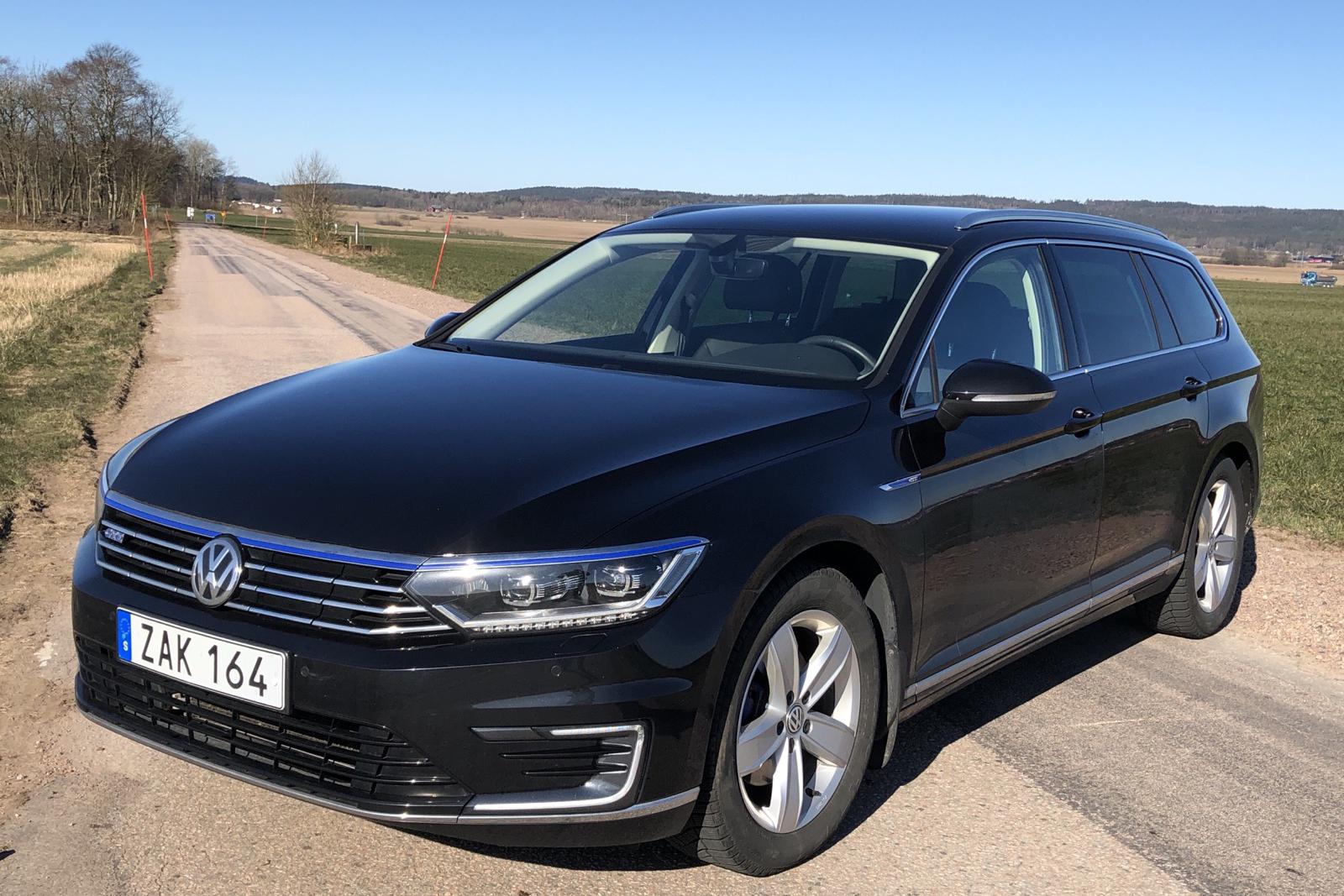 Volkswagen passat hybrid