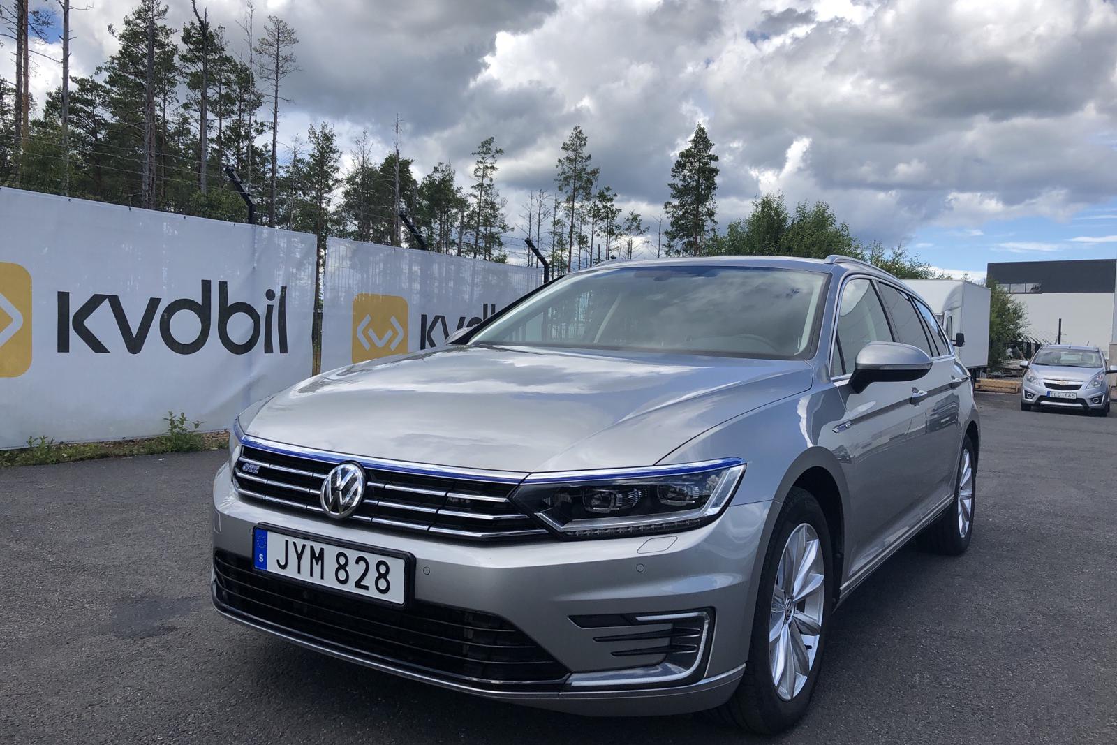 Volkswagen passat hybrid