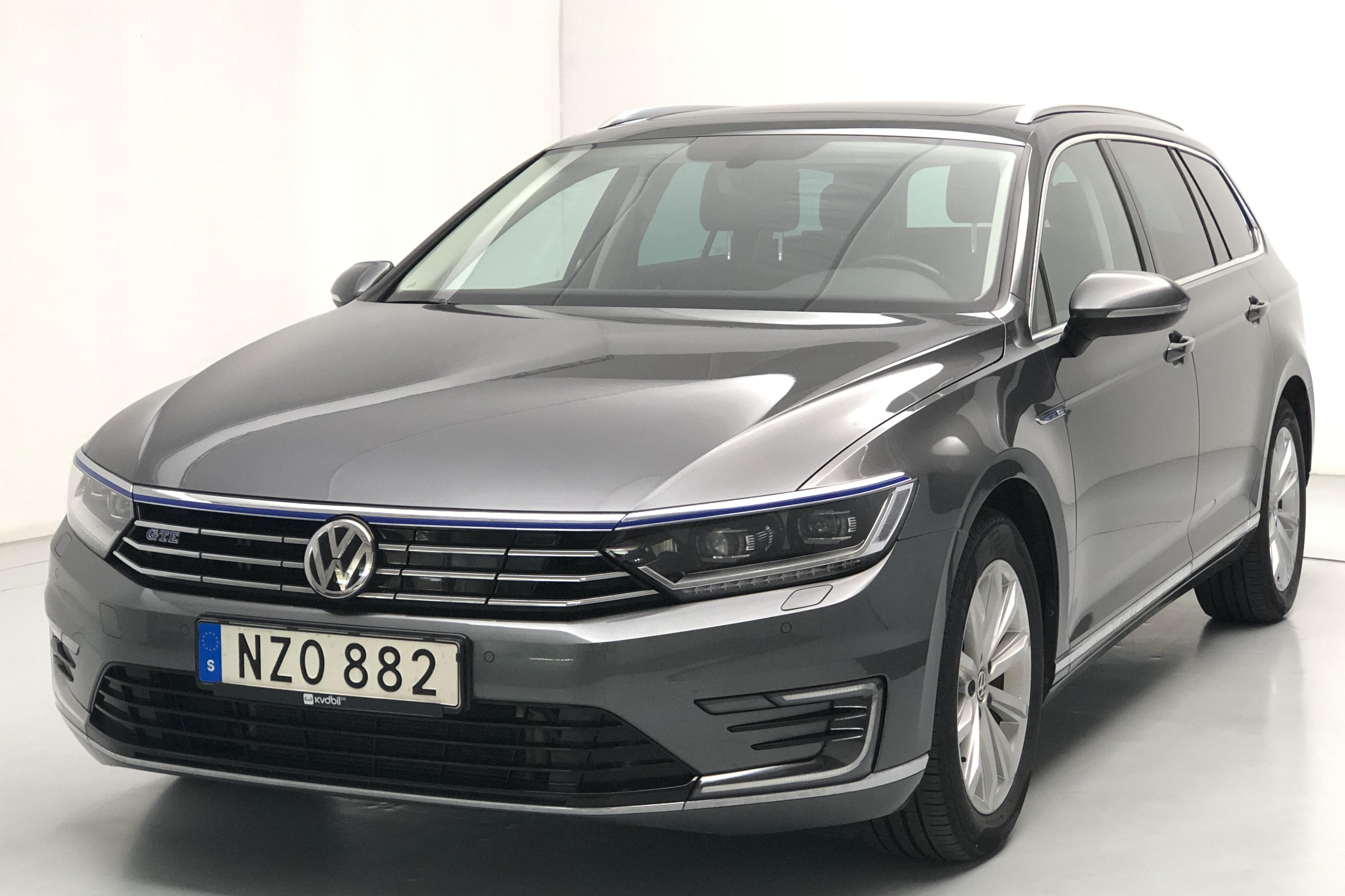 Volkswagen passat hybrid