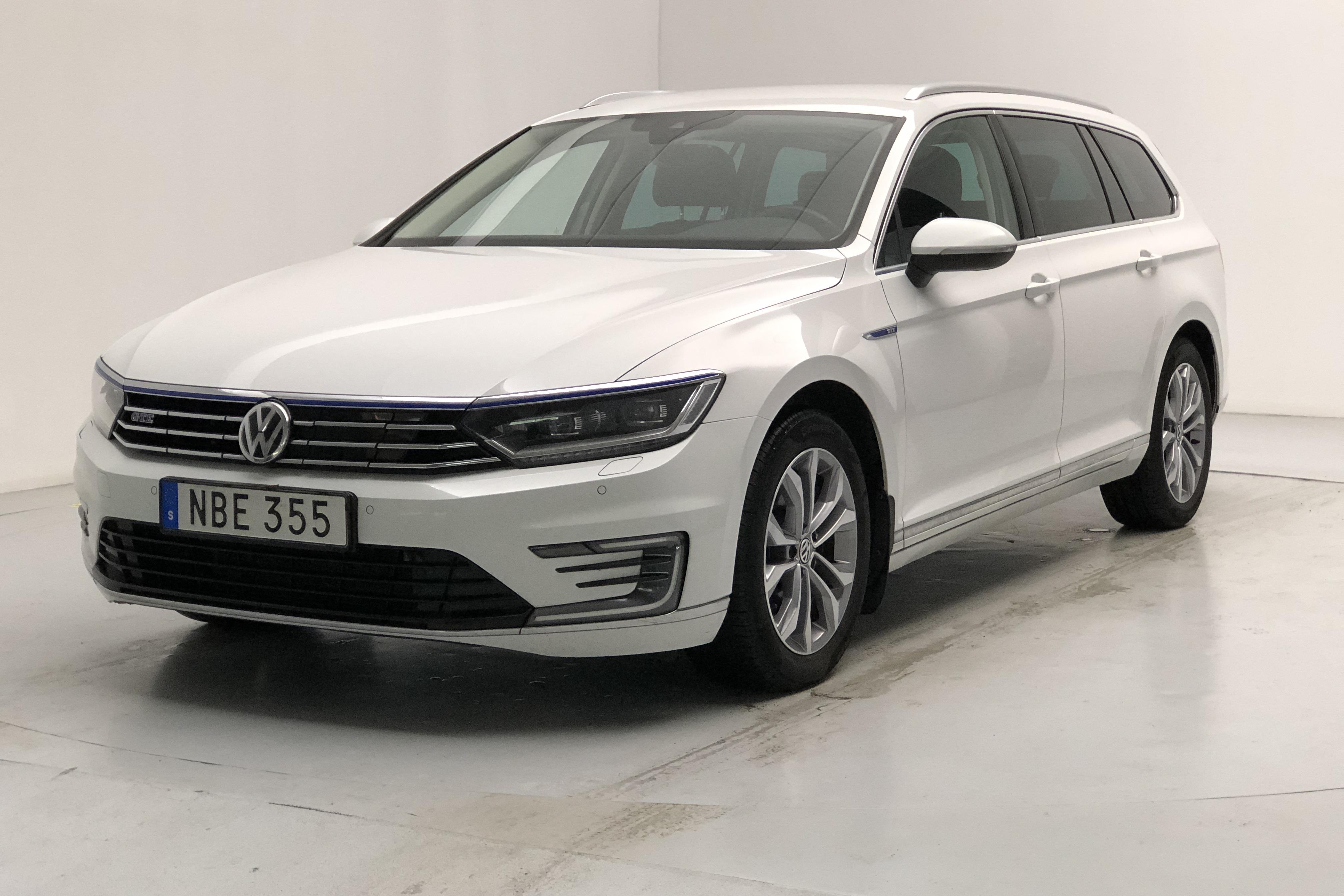 Volkswagen passat hybrid