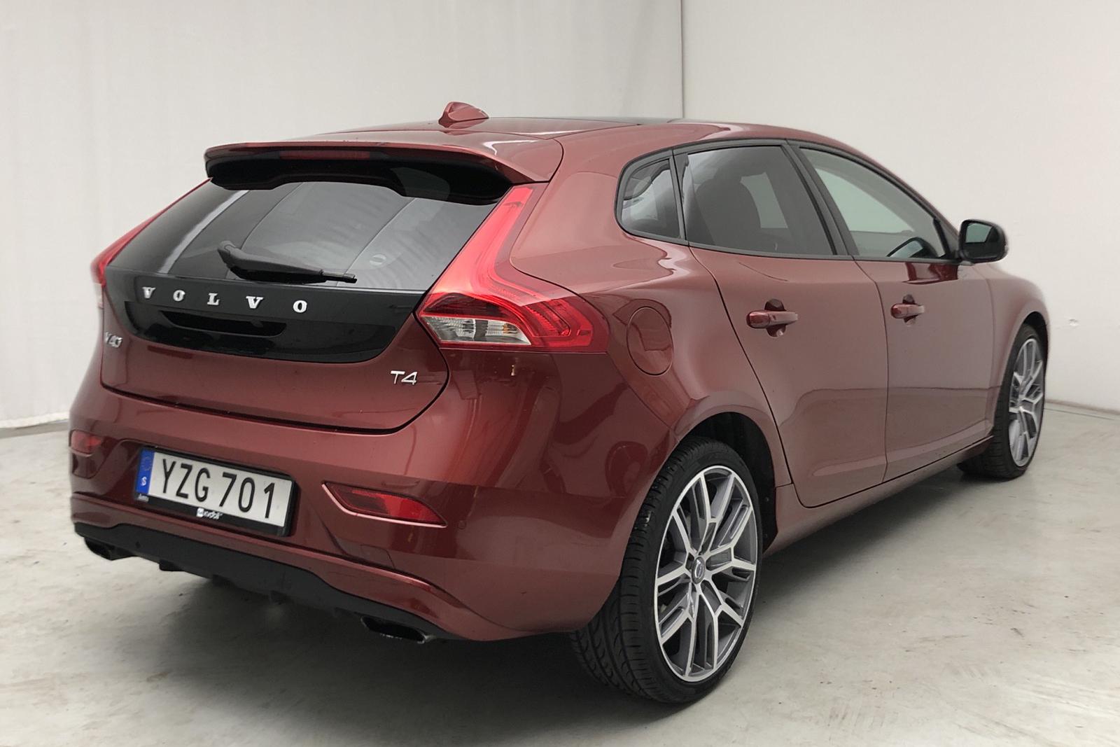 Volvo v40 t4