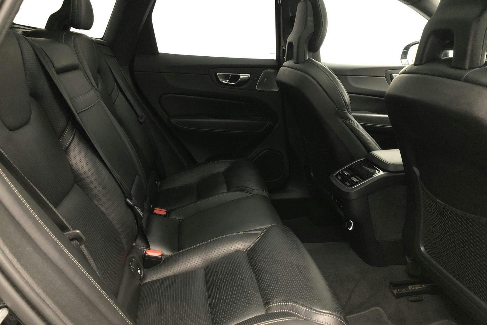volvo xc60 isofix front seat