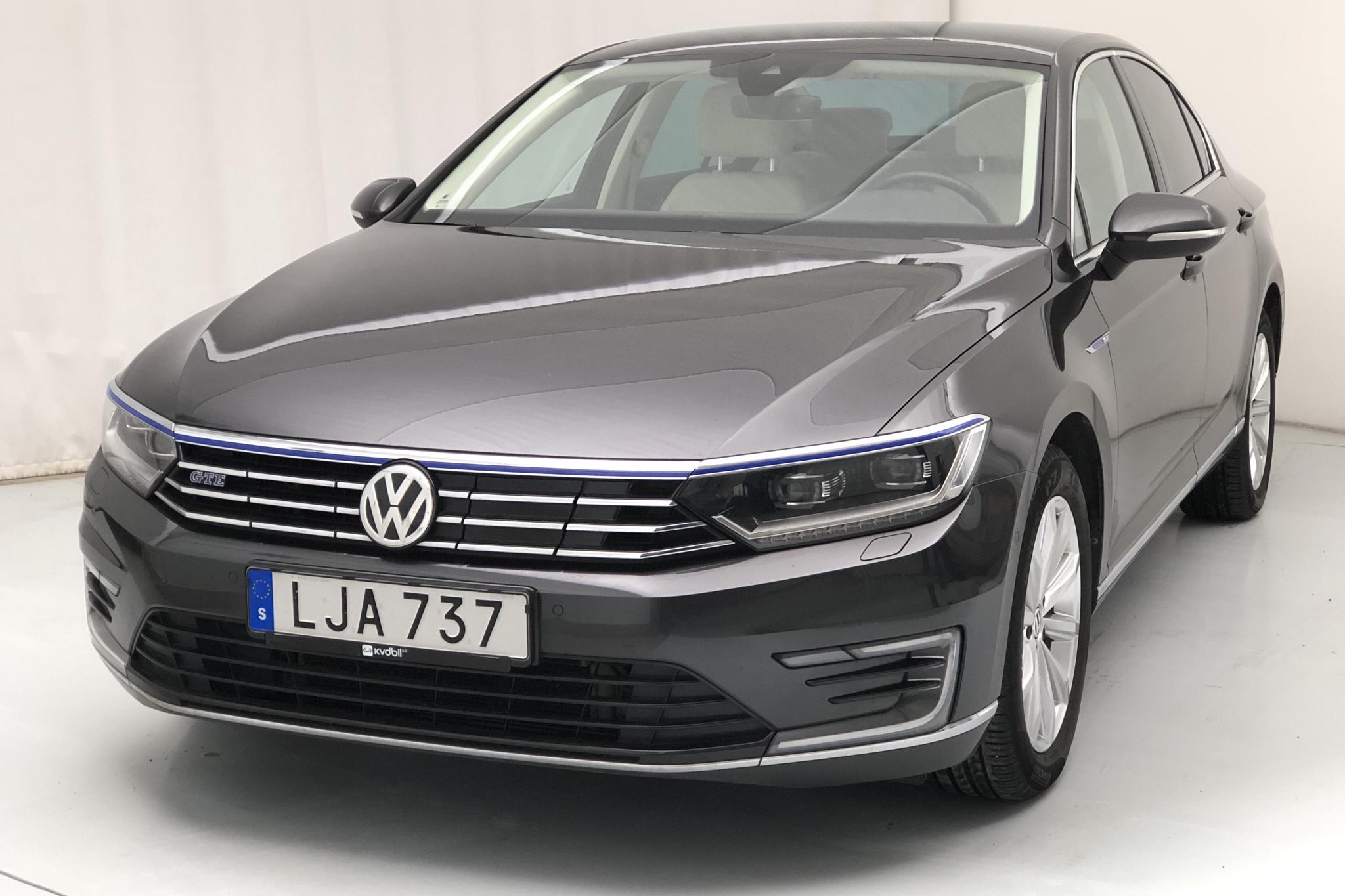 Volkswagen passat hybrid