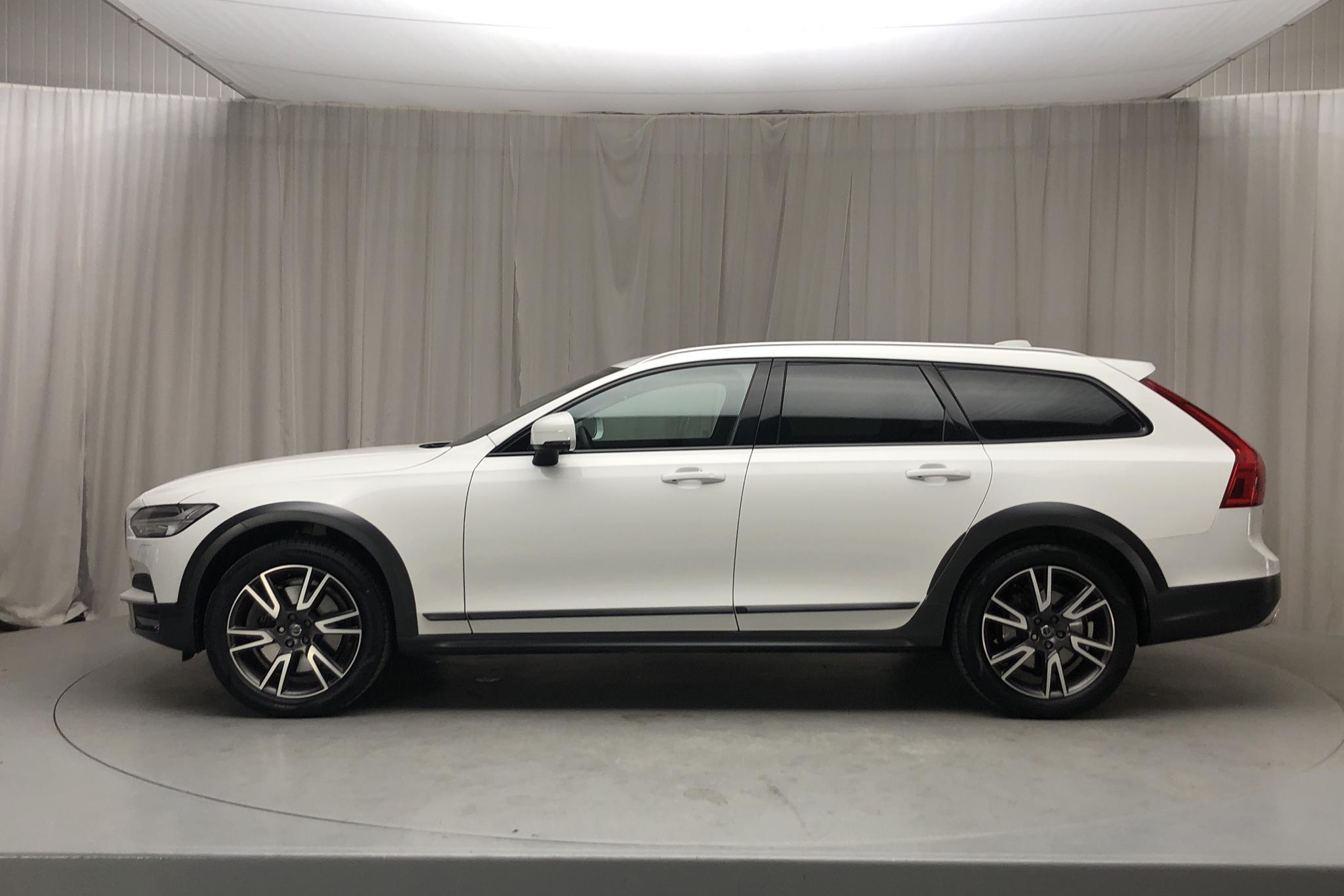 Volvo v90 d4