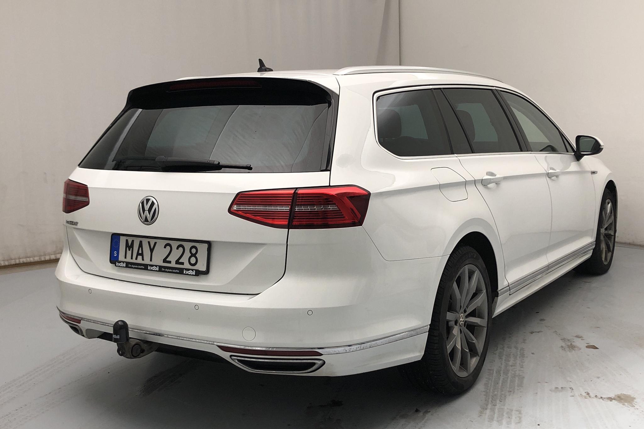 VW Passat 2.0 TDI Sportscombi 4MOTION (190hk) - 7 193 mil - Automat - vit - 2018