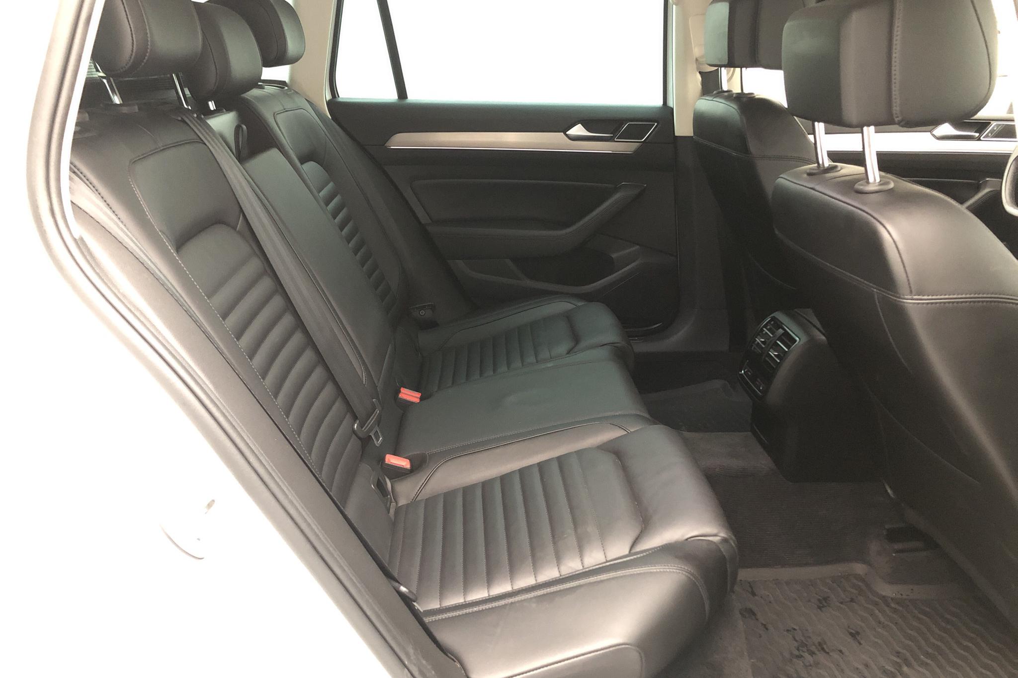 VW Passat 2.0 TDI Sportscombi 4MOTION (190hk) - 71 930 km - Automatic - white - 2018