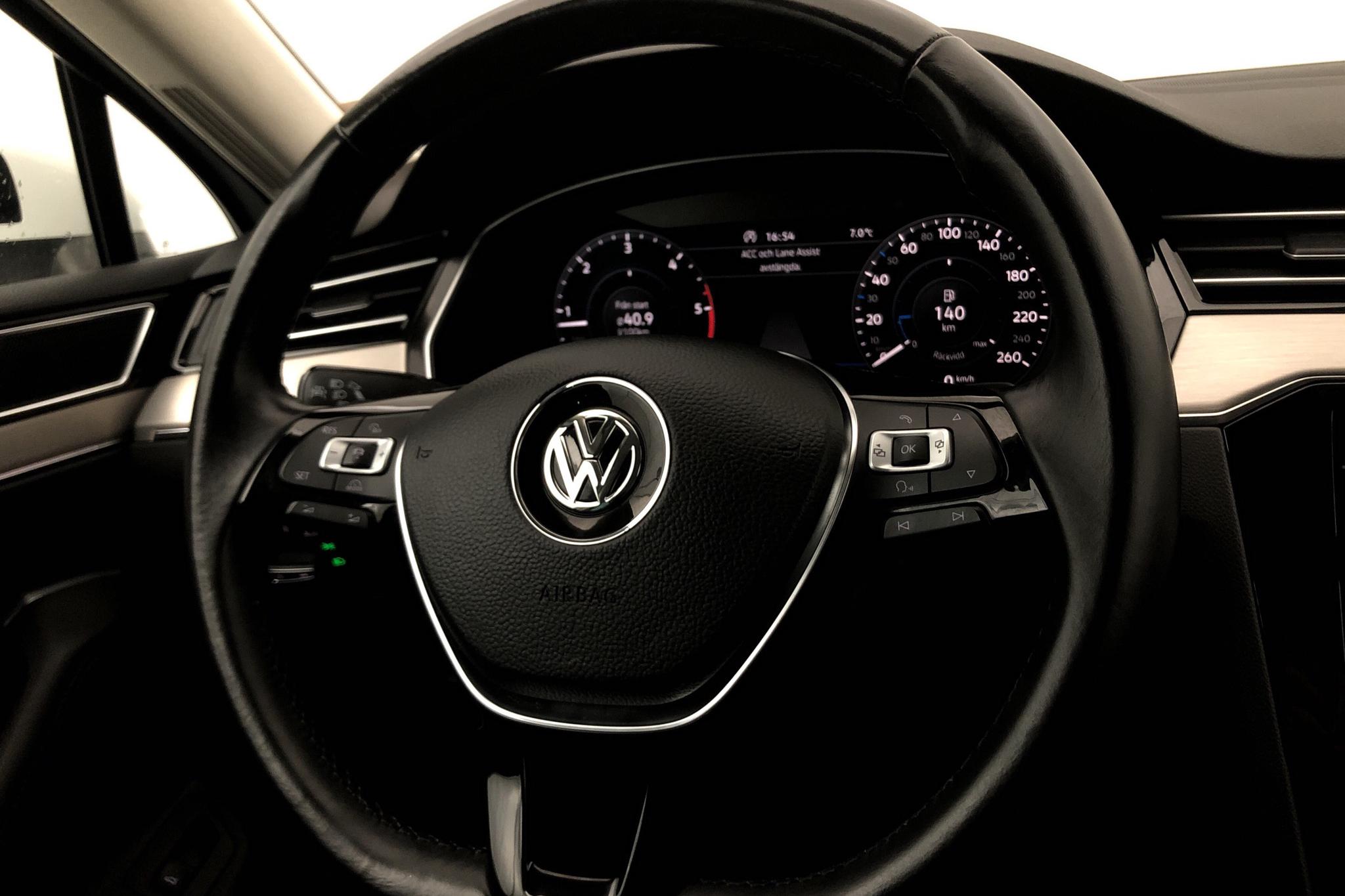 VW Passat 2.0 TDI Sportscombi 4MOTION (190hk) - 71 930 km - Automatic - white - 2018