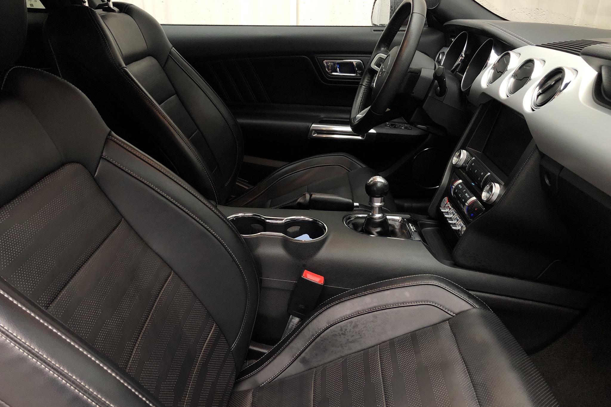 Ford Mustang GT V8 Fastback (418hk) - 6 723 mil - Manuell - röd - 2015