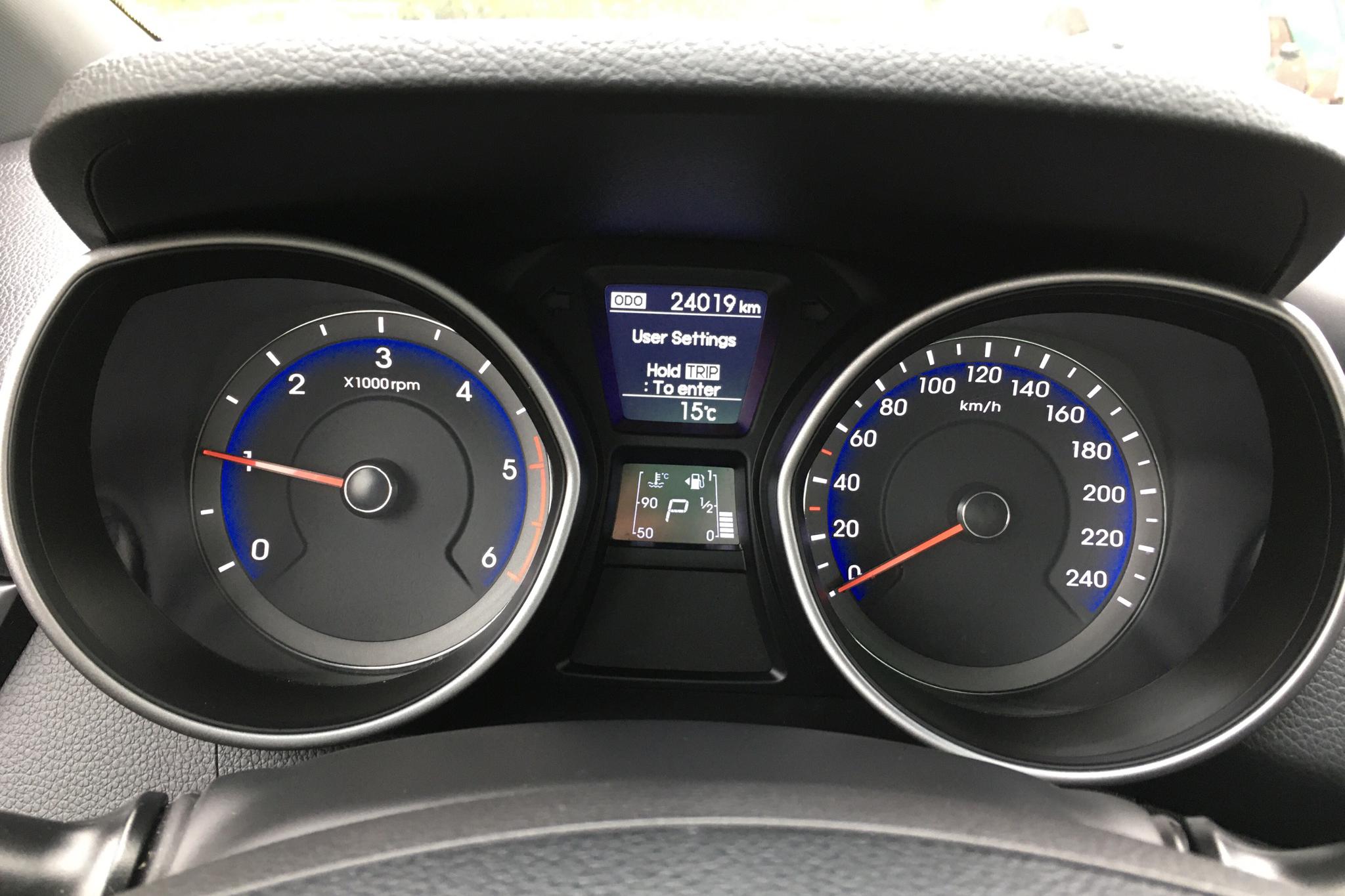 Hyundai i30 1.6 D 5dr (136hk) - 2 401 mil - Automat - vit - 2017