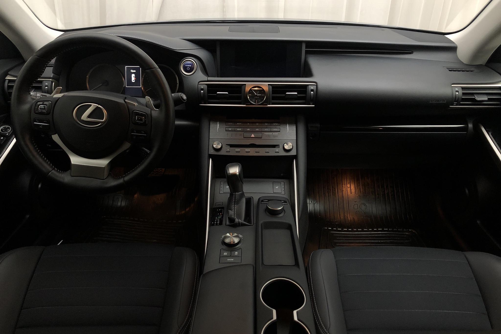 Lexus IS 300h (181hk) - 3 054 mil - Automat - grå - 2019