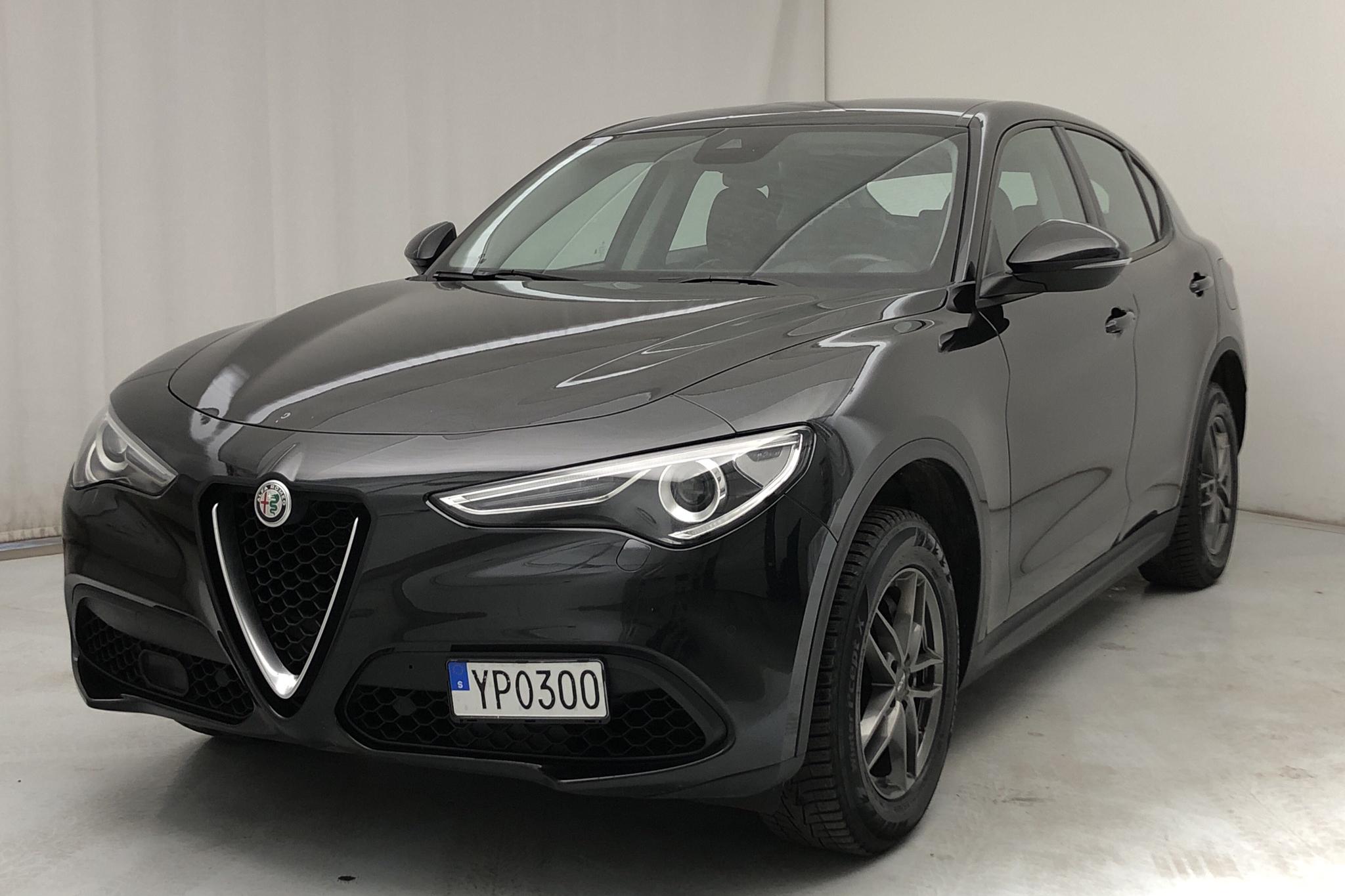 Alfa Romeo Stelvio 2.0 AWD (200hk) - 10 461 mil - Automat - svart - 2018