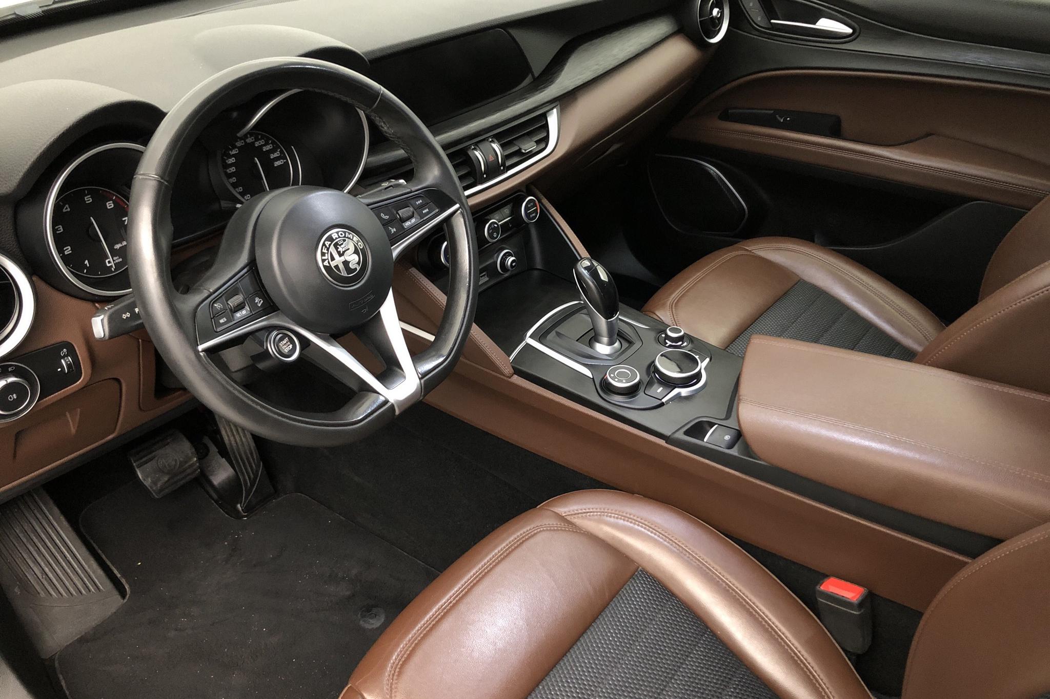 Alfa Romeo Stelvio 2.0 AWD (200hk) - 104 610 km - Automatic - black - 2018