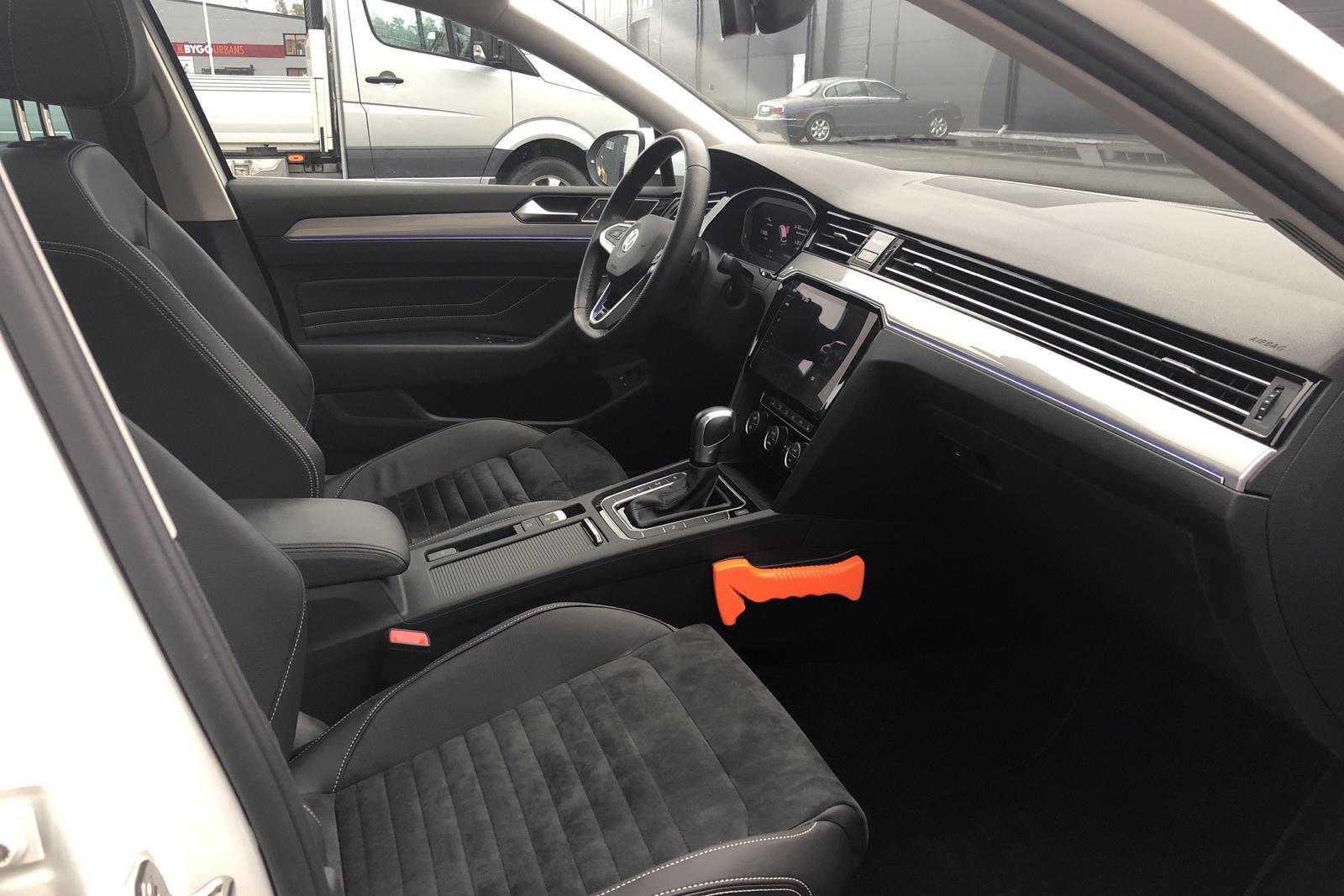 VW Passat 1.4 Plug-in-Hybrid Sportscombi (218hk) - 2 460 mil - Automat - vit - 2020