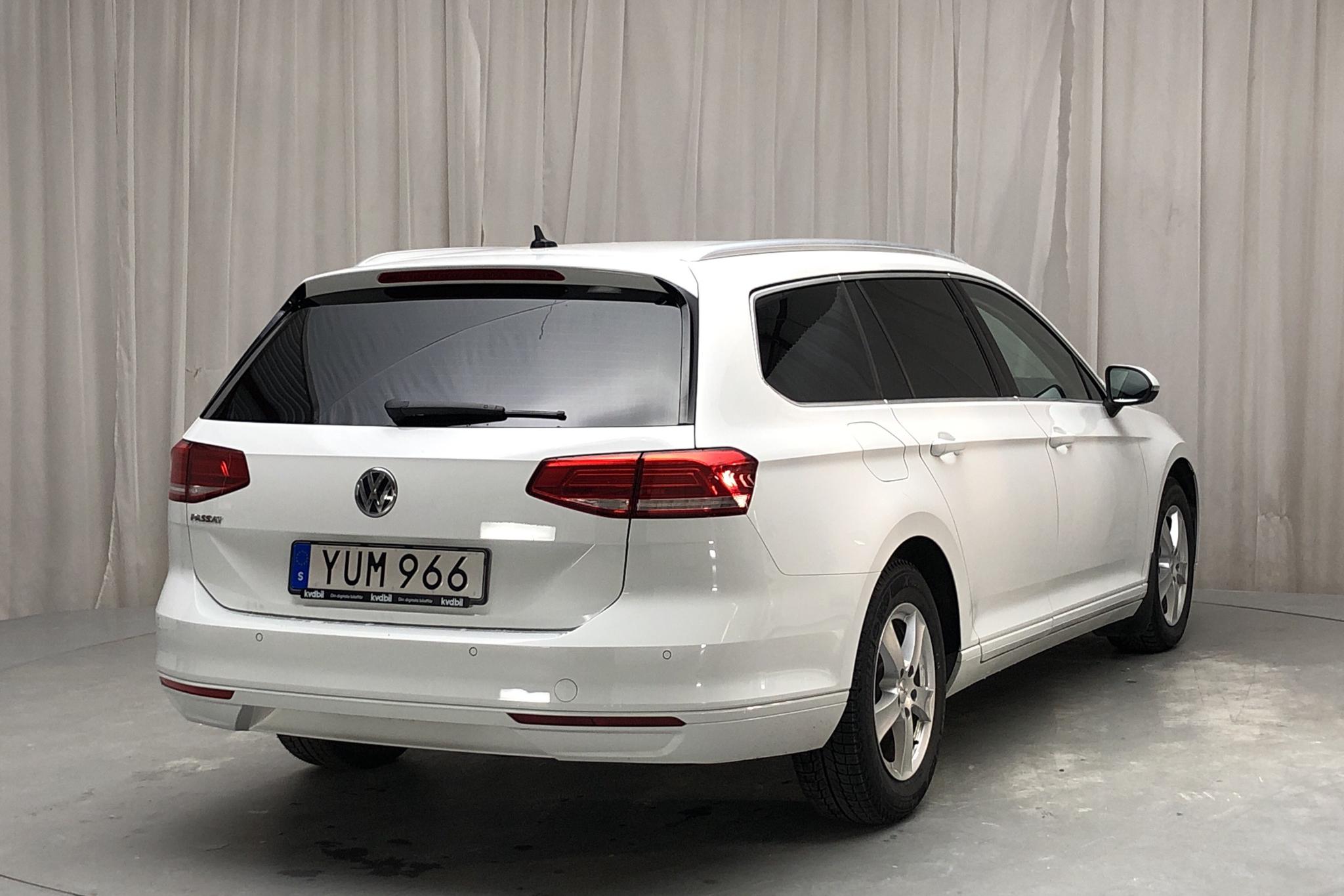 VW Passat 2.0 TDI Sportscombi (150hk) - 5 636 mil - Automat - vit - 2019