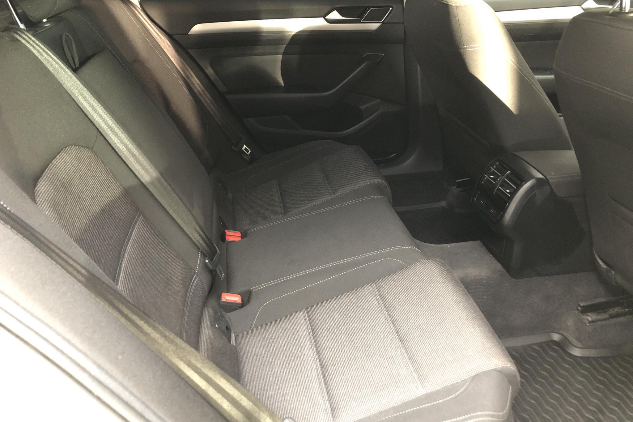 VW Passat 2.0 TDI Sportscombi (150hk) - 56 360 km - Automatic - white - 2019