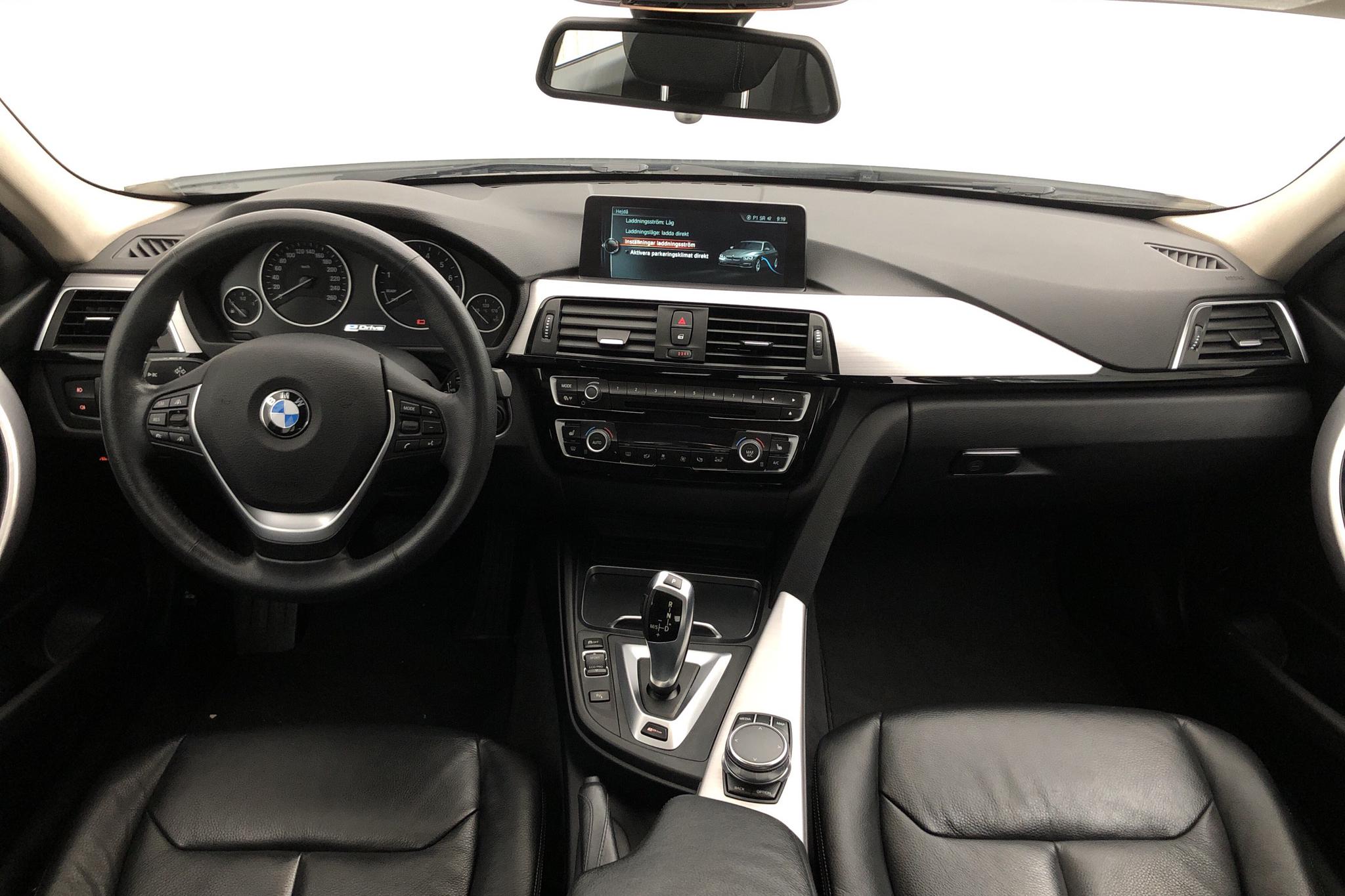 BMW 330e Sedan, F30 (252hk) - 7 866 mil - Automat - vit - 2017