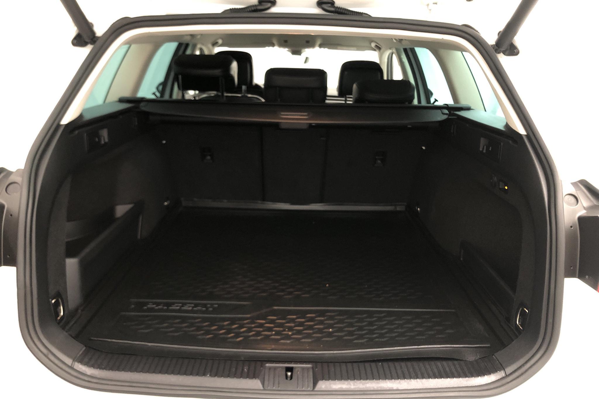 VW Passat Alltrack 2.0 TDI Sportscombi 4MOTION (190hk) - 7 200 mil - Automat - vit - 2018