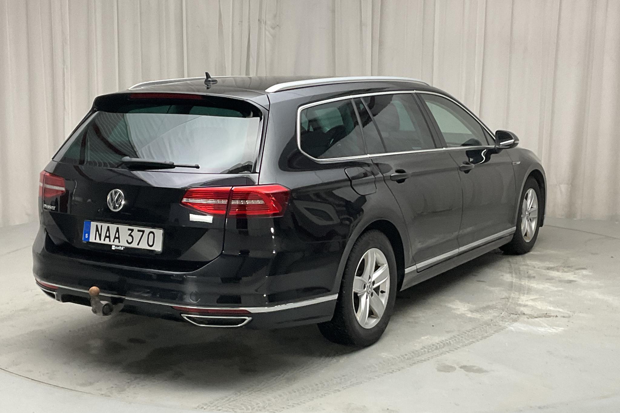 VW Passat 2.0 TDI Sportscombi 4MOTION (190hk) - 10 896 mil - Automat - svart - 2018