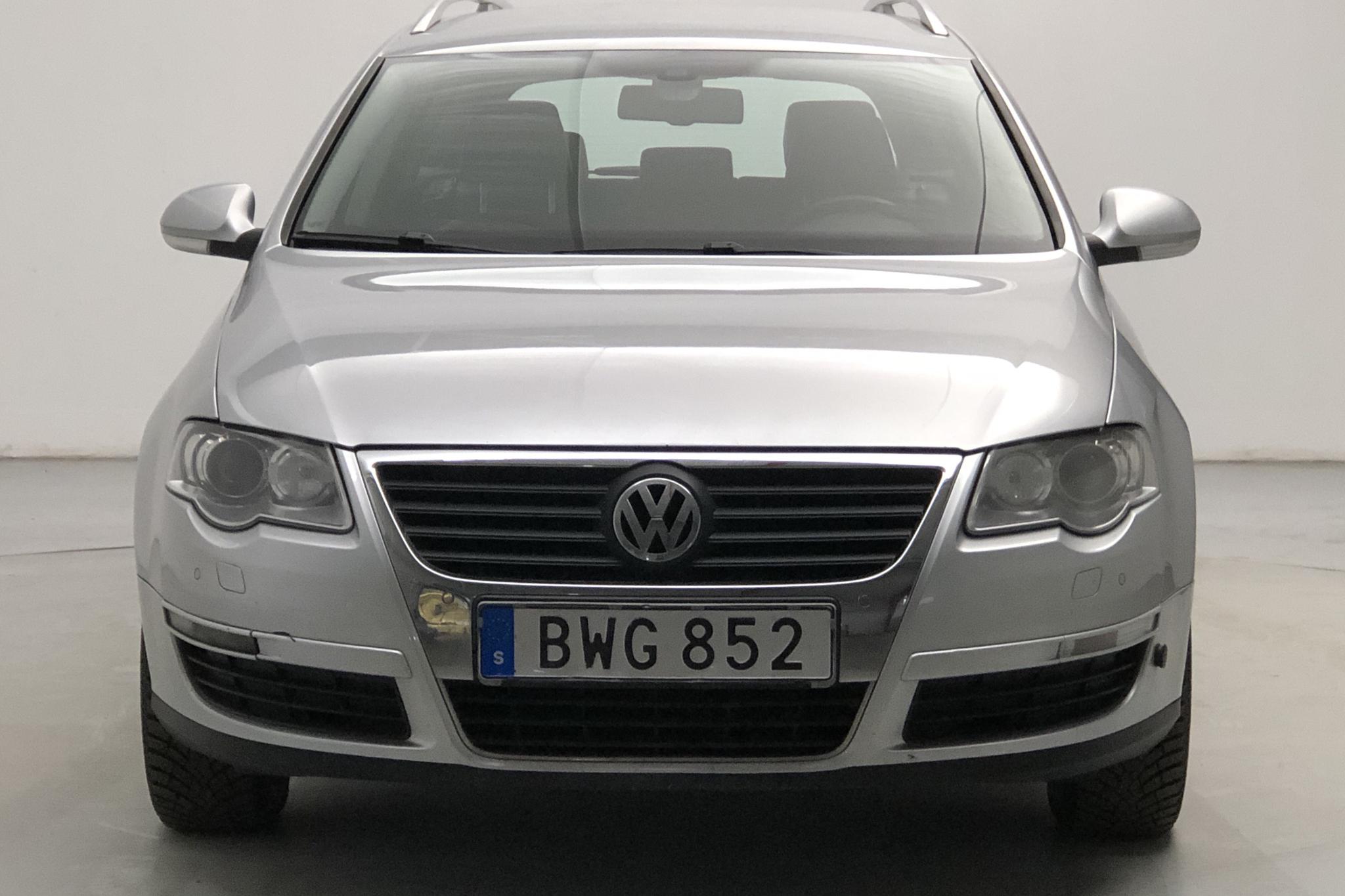 VW Passat 1.4 TSI EcoFuel Variant (150hk) - 17 927 mil - Manuell - silver - 2010
