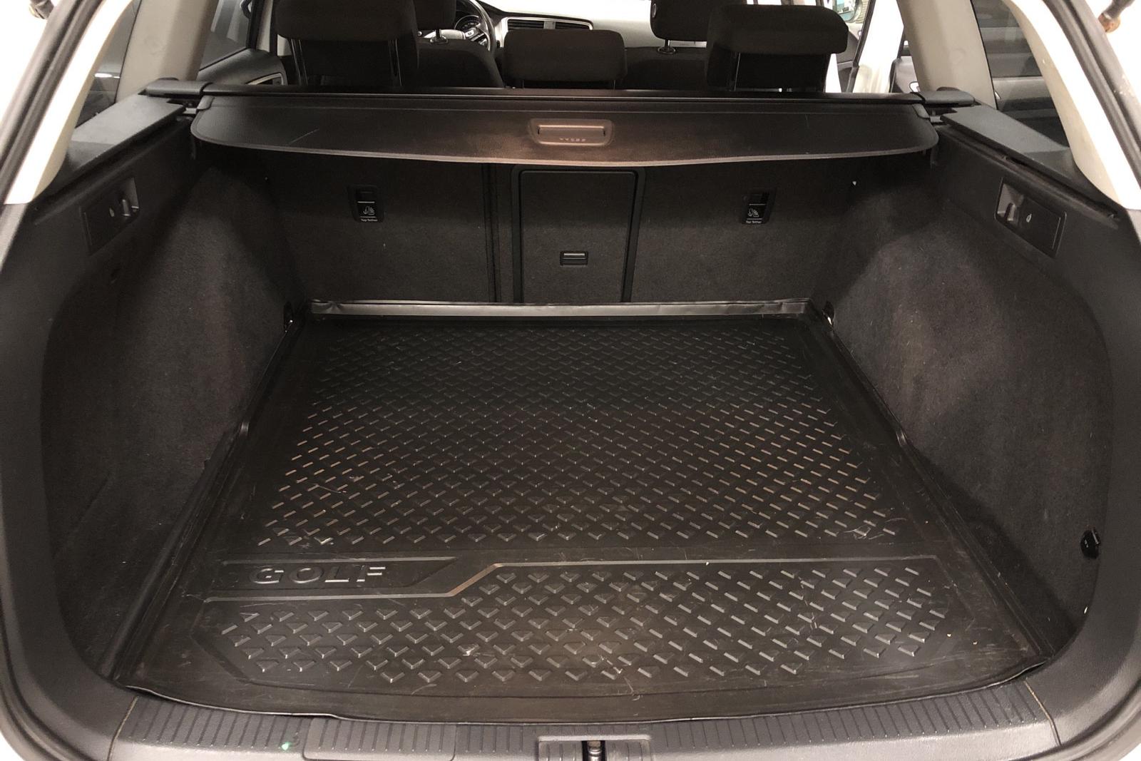 VW Golf VII 1.6 TDI BlueMotion Technology Sportscombi 4Motion (105hk) - 128 880 km - Manual - white - 2015