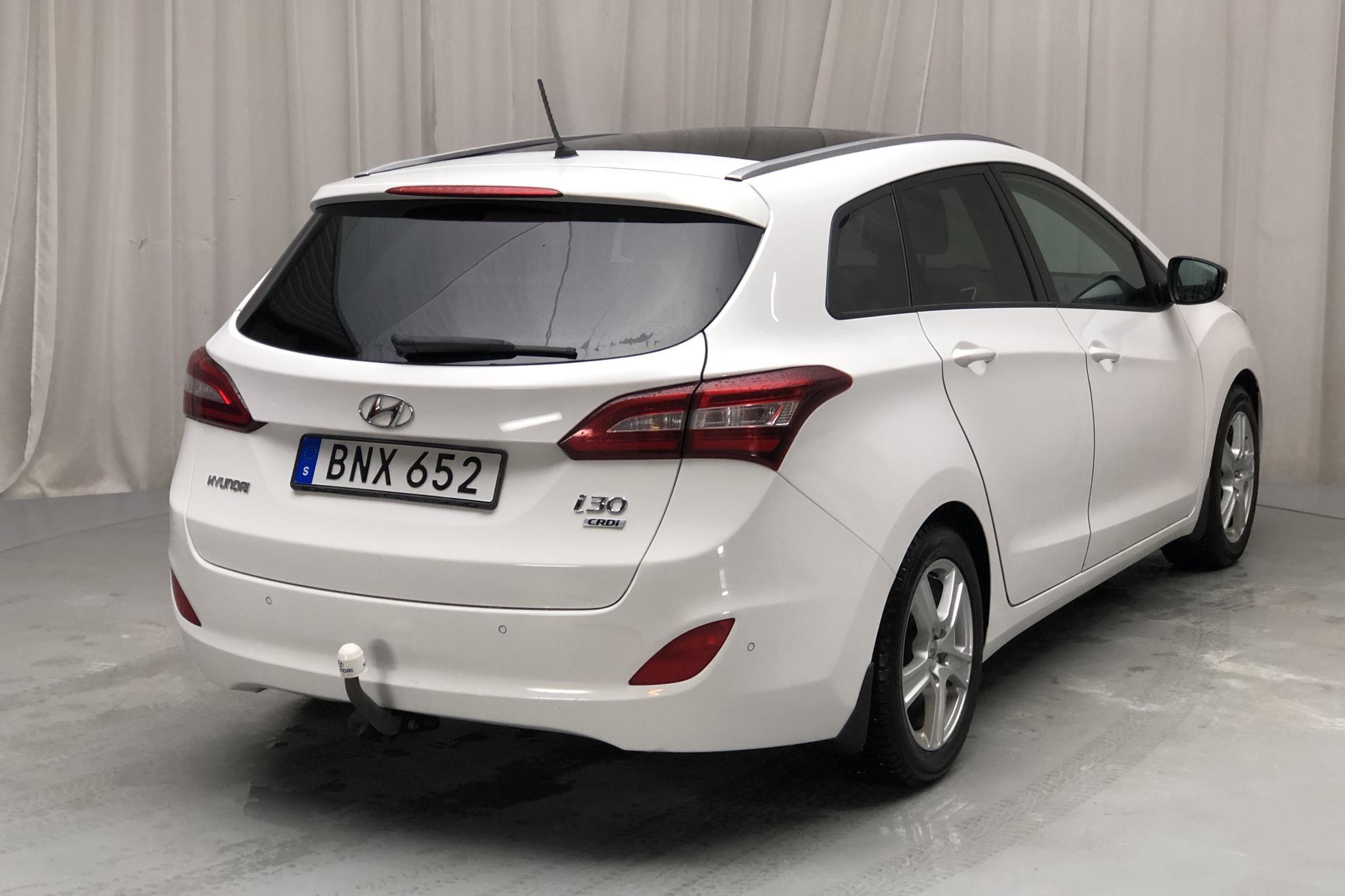 Hyundai i30 1.6 CRDi Kombi (110hk) - 120 550 km - Manual - white - 2014