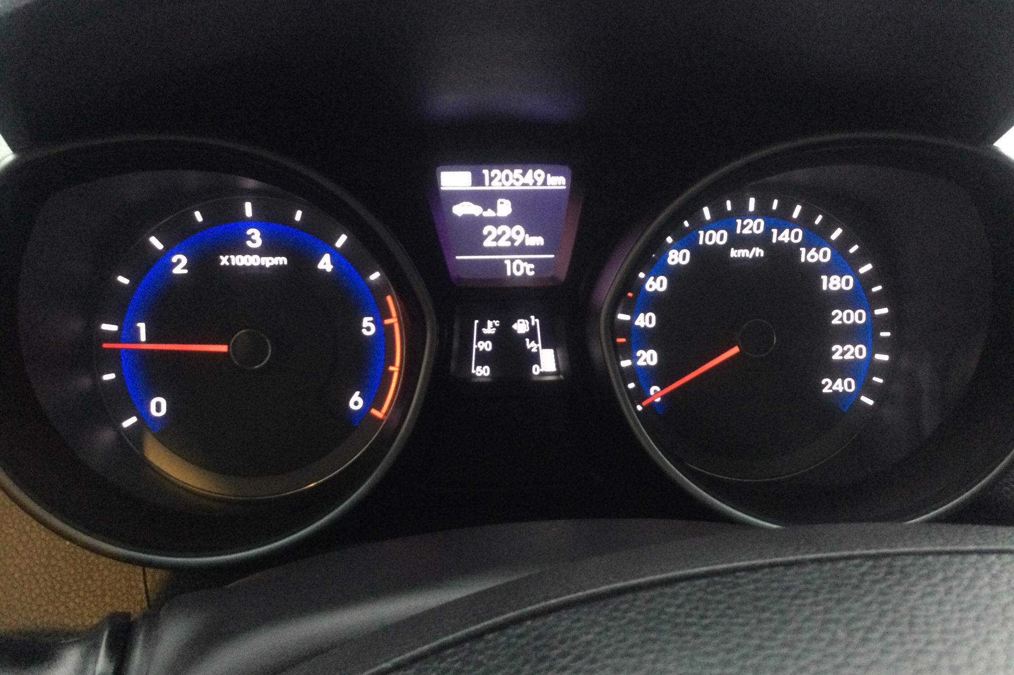 Hyundai i30 1.6 CRDi Kombi (110hk) - 12 055 mil - Manuell - vit - 2014