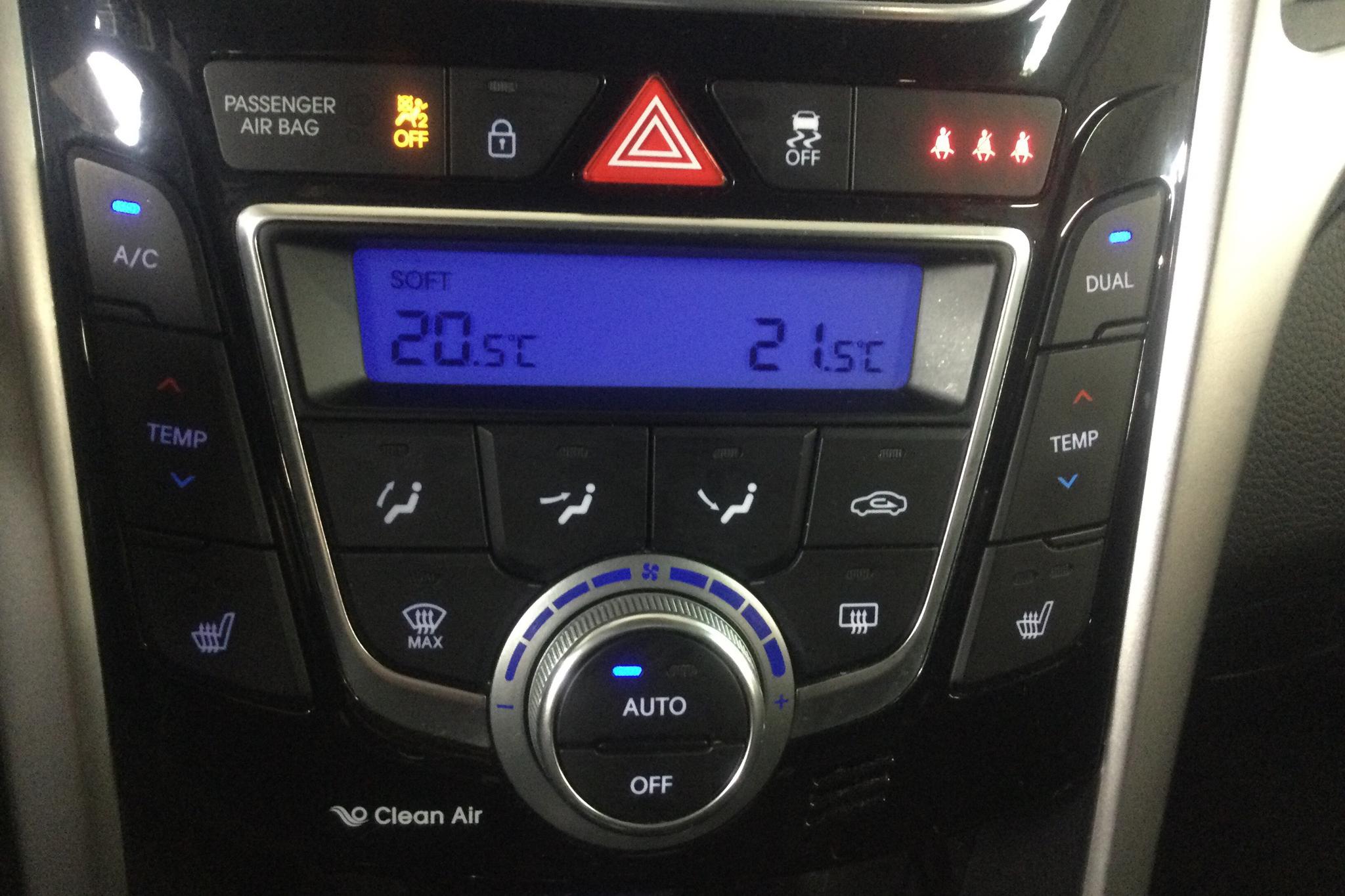 Hyundai i30 1.6 CRDi Kombi (110hk) - 12 055 mil - Manuell - vit - 2014