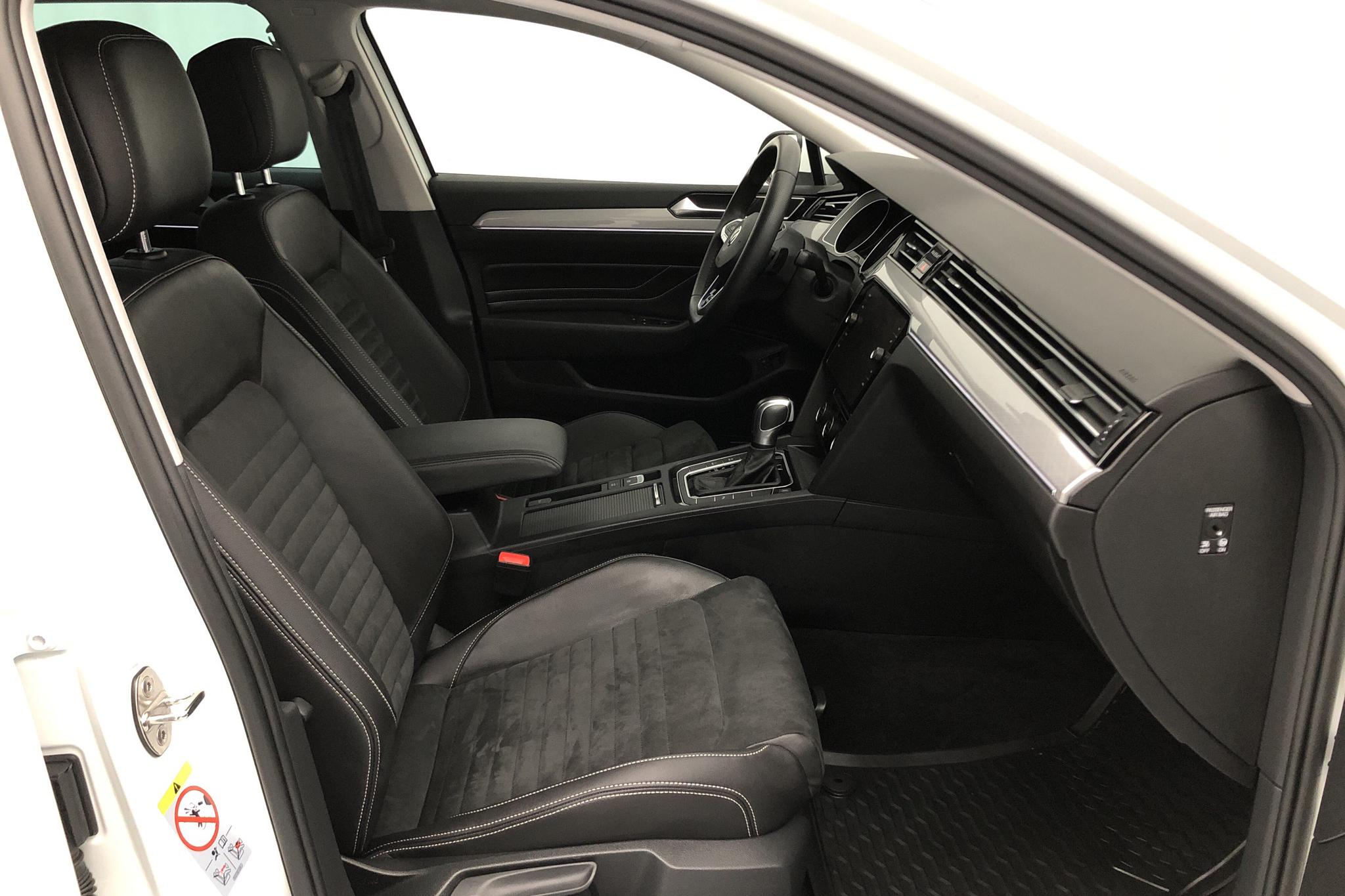 VW Passat 1.4 Plug-in-Hybrid Sportscombi (218hk) - 2 415 mil - Automat - vit - 2020