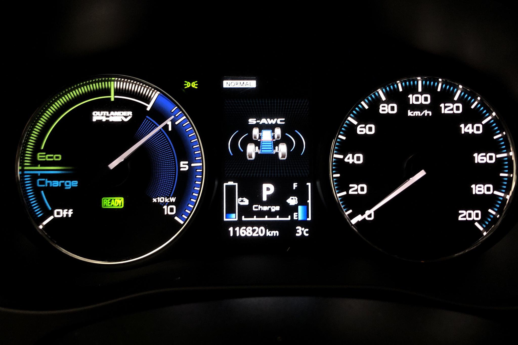 Mitsubishi Outlander 2.4 Plug-in Hybrid 4WD (136hk) - 11 682 mil - Automat - vit - 2019