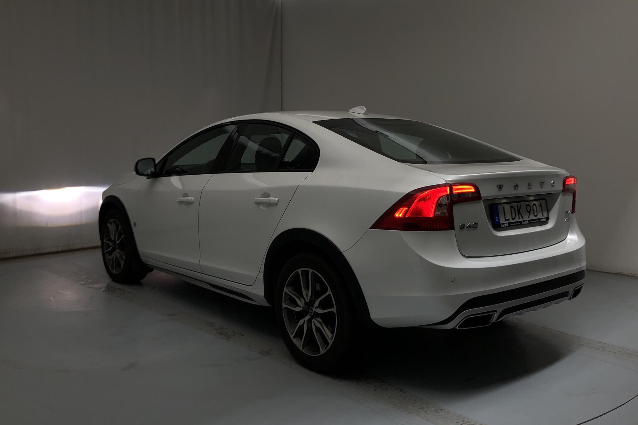 Volvo S60 D4 Cross Country AWD (190hk) - 35 560 km - Automatic - white - 2017