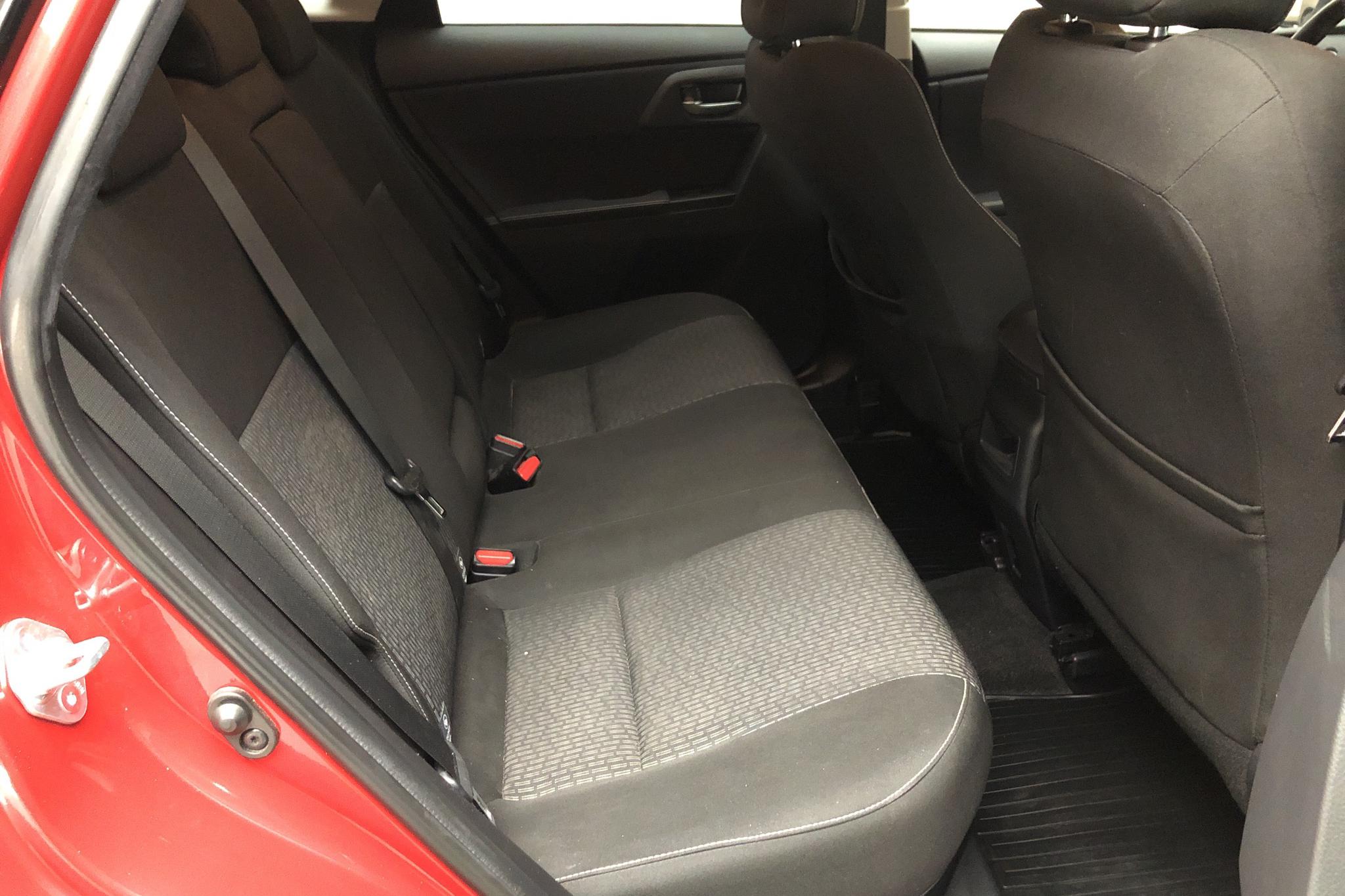 Toyota Auris 1.8 HSD 5dr (99hk) - 3 835 mil - Automat - Dark Red - 2015
