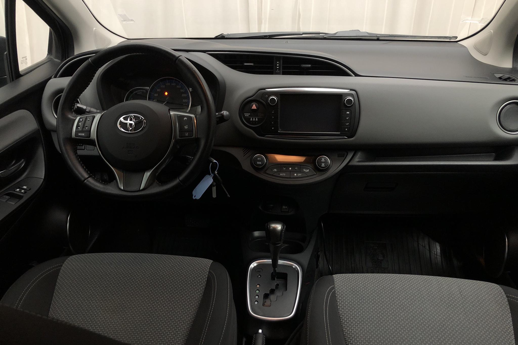 Toyota Yaris 1.5 HSD 5dr (75hk) - 73 960 km - Automatic - Dark Grey - 2016