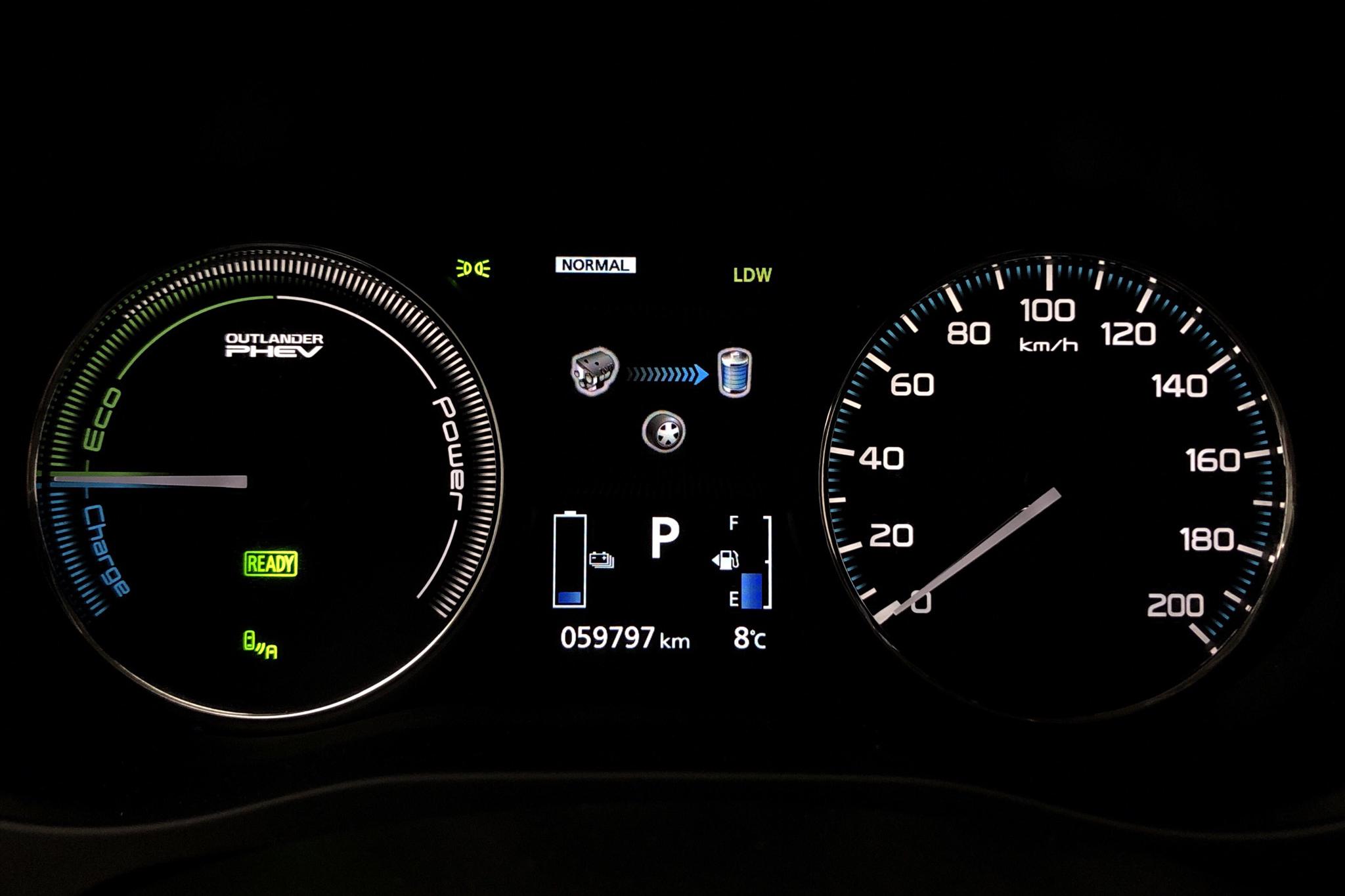 Mitsubishi Outlander 2.0 Plug-in Hybrid 4WD (121hk) - 59 800 km - Automatic - white - 2018