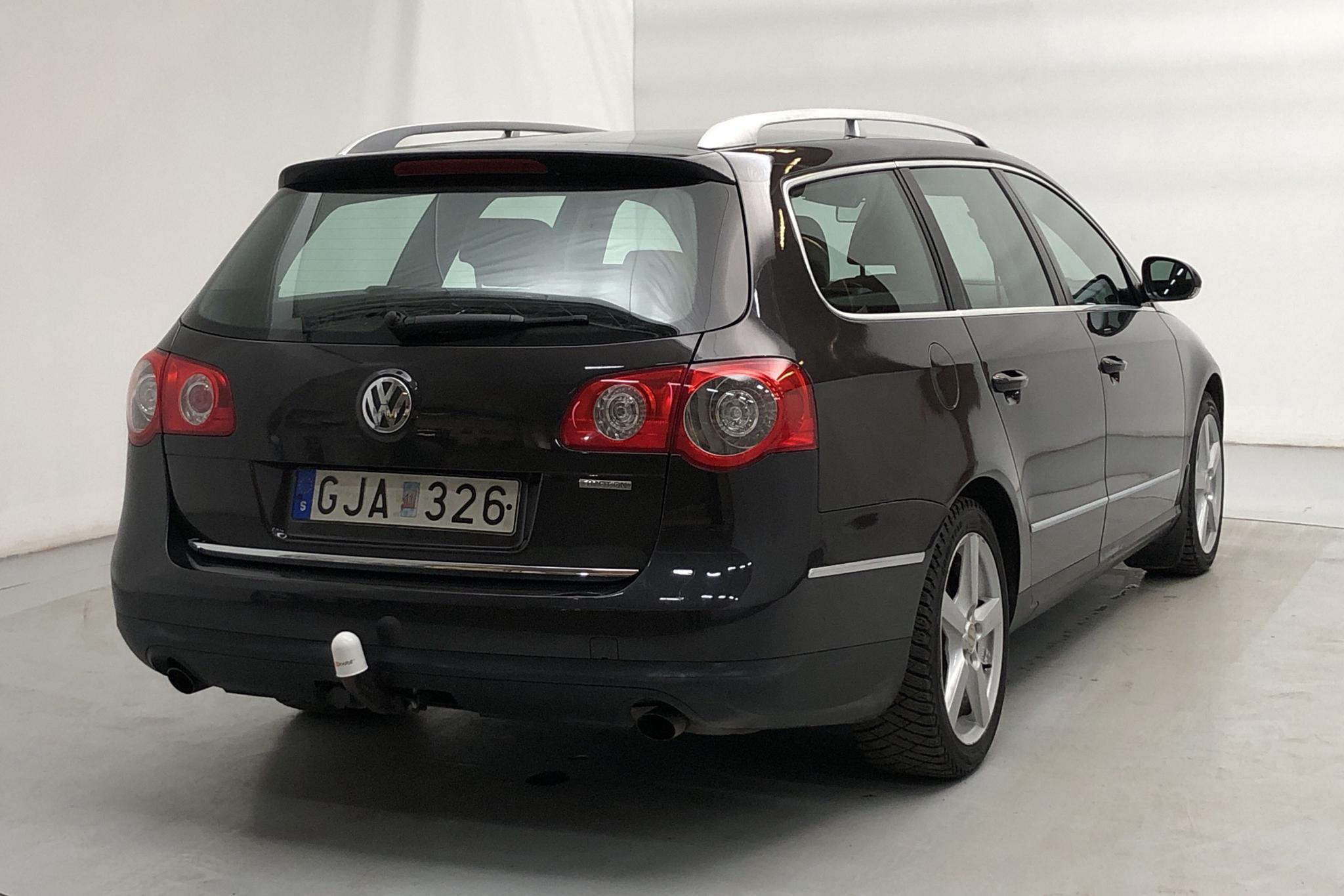 VW Passat 3.2 V6 Variant 4-Motion (250hk) - 215 110 km - Automatic - Dark Brown - 2008