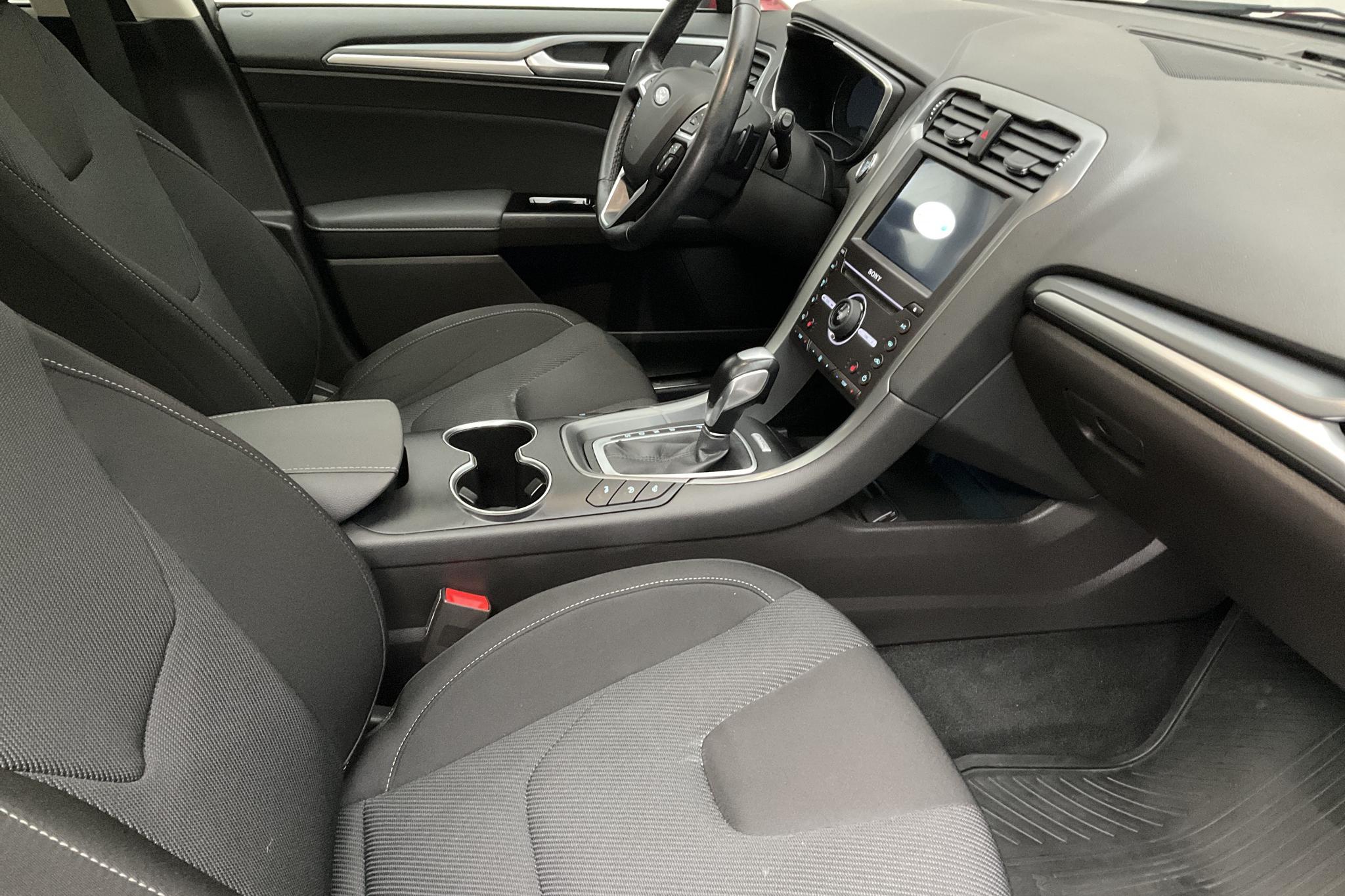 Ford Mondeo 2.0 TDCi AWD Kombi (180hk) - 61 160 km - Automatic - red - 2019