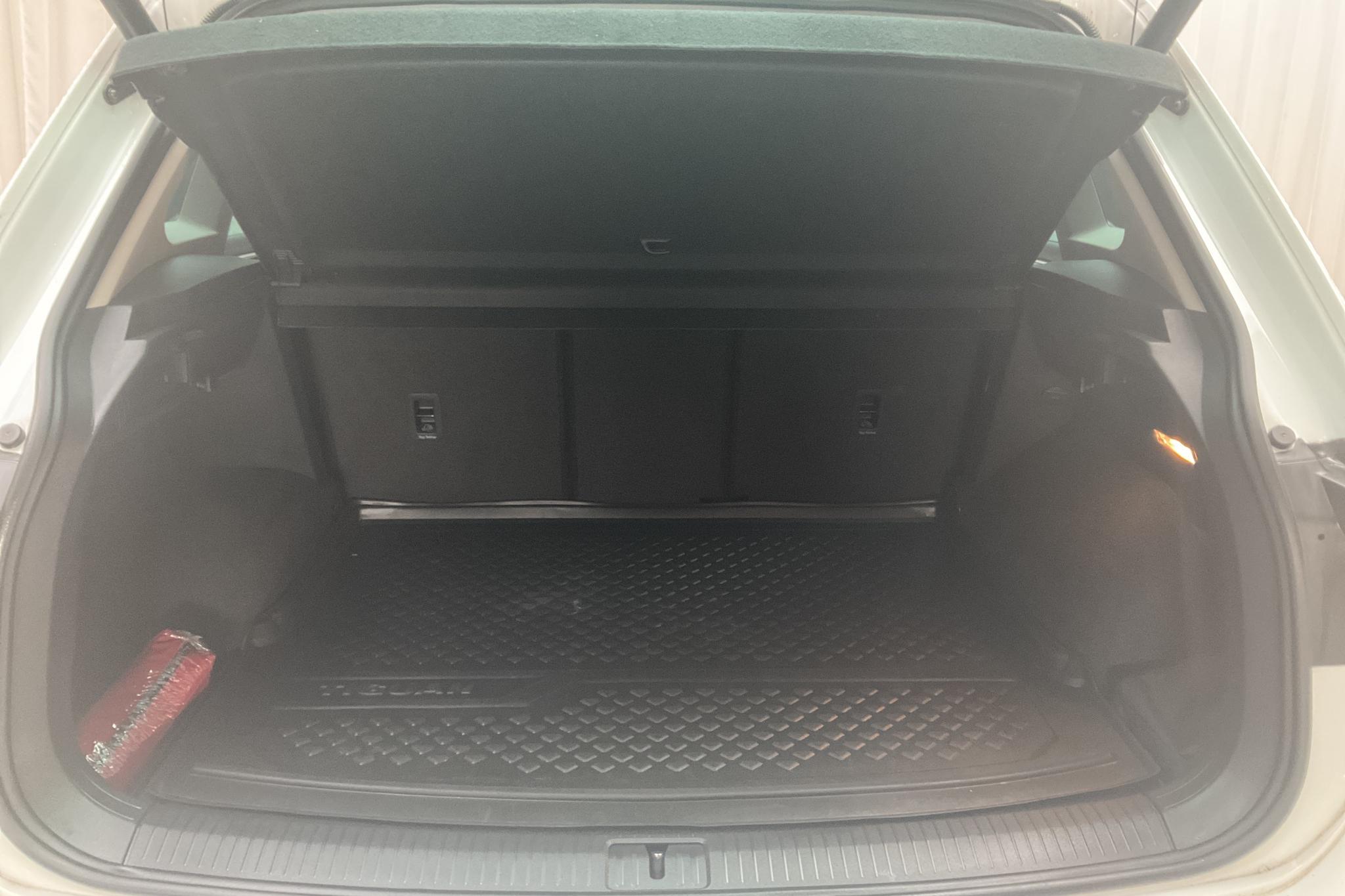 VW Tiguan 2.0 TDI 4MOTION (190hk) - 6 880 mil - Automat - vit - 2020