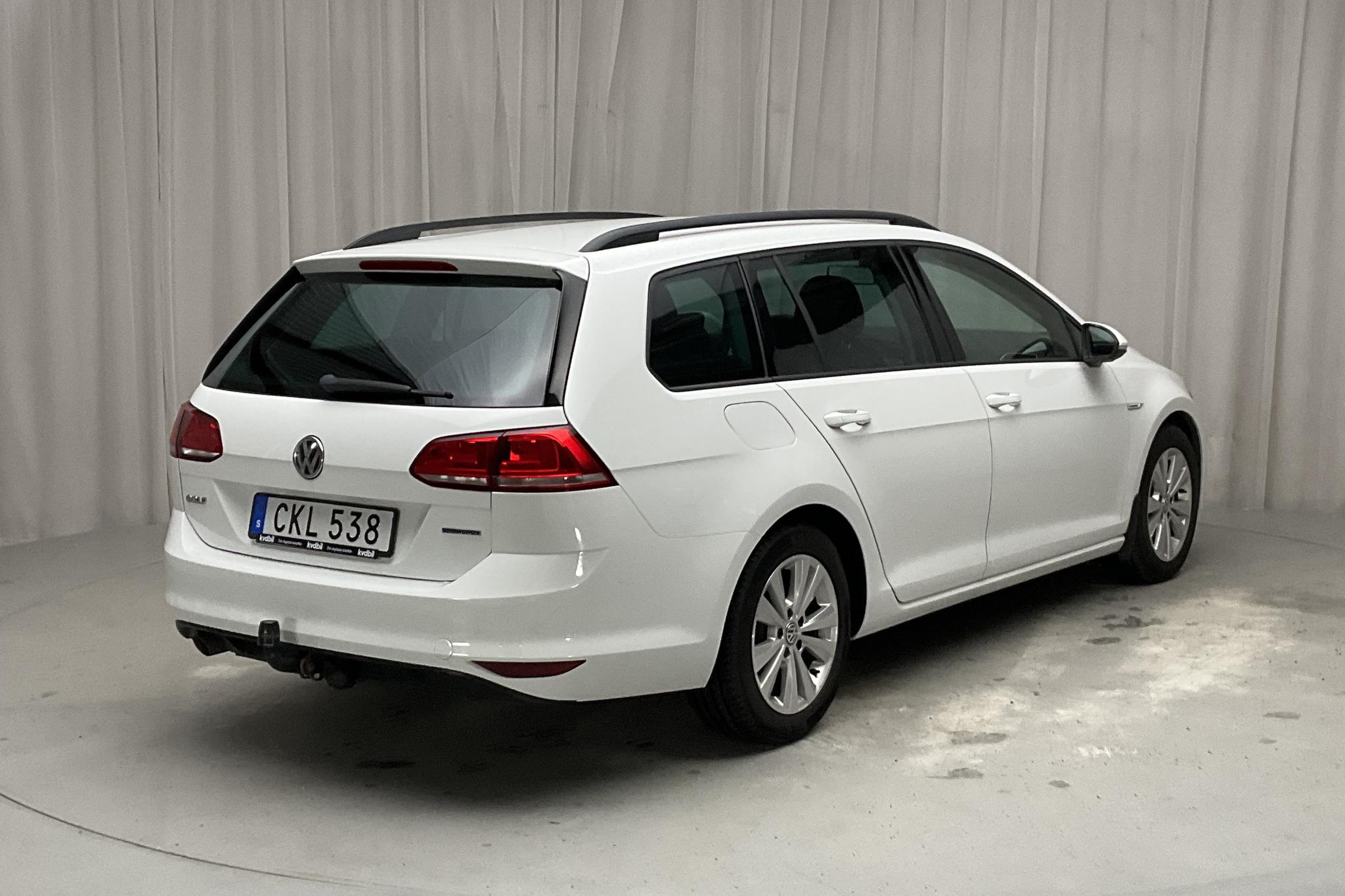 VW Golf VII 1.6 TDI BlueMotion Sportscombi (110hk) - 11 528 mil - Manuell - vit - 2014