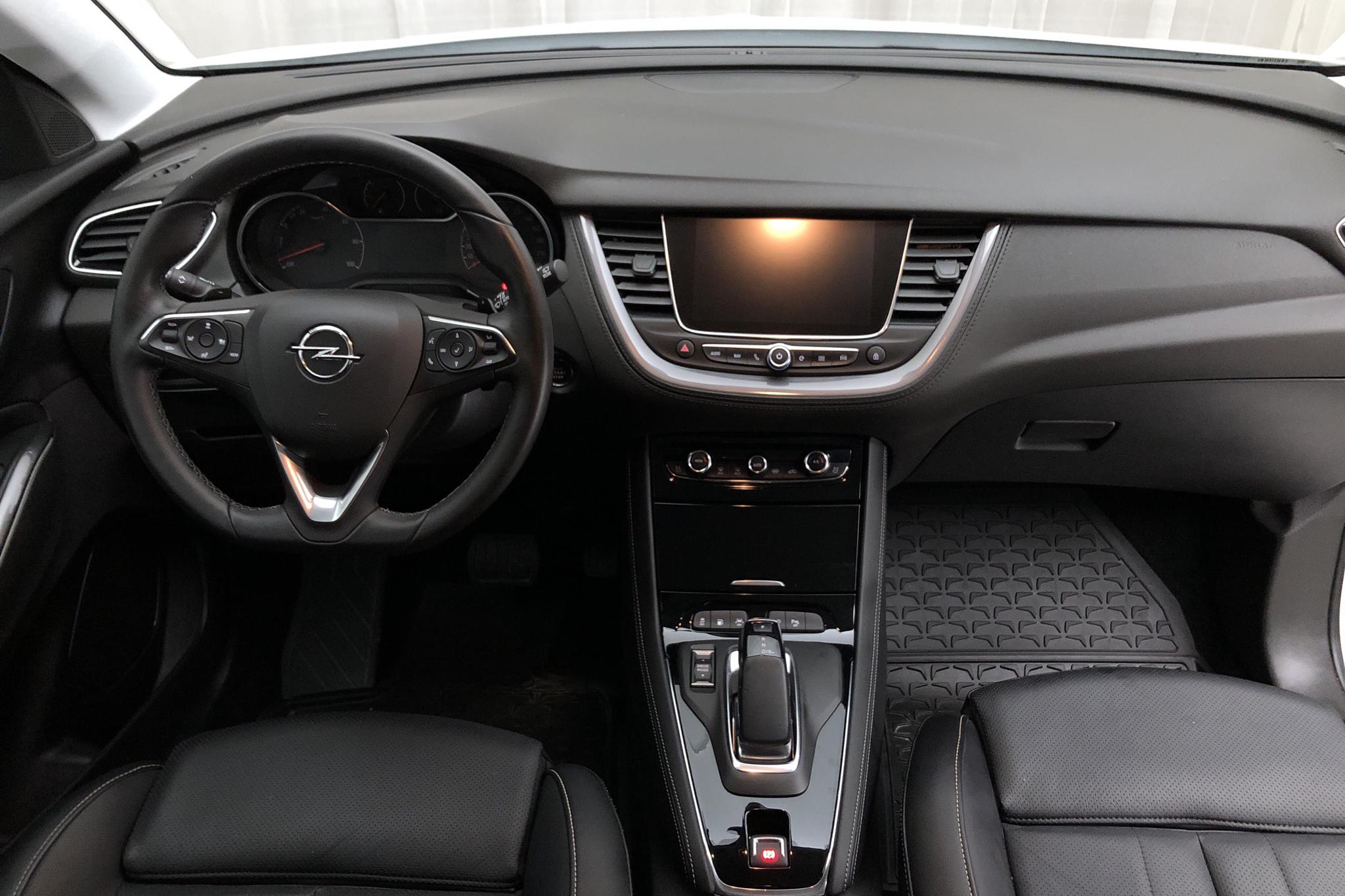 Opel Grandland X 1.6 AWD PHEV (300hk) - 1 579 mil - Automat - vit - 2020