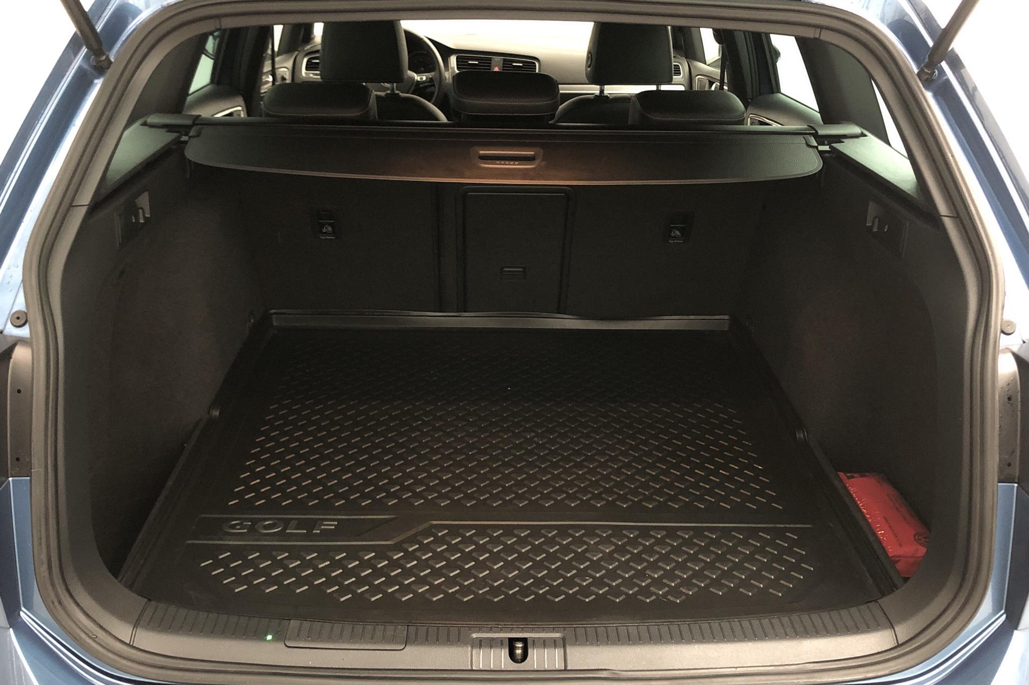 VW Golf Alltrack 2.0 TDI Sportscombi 4Motion (184hk) - 6 813 mil - Automat - blå - 2017