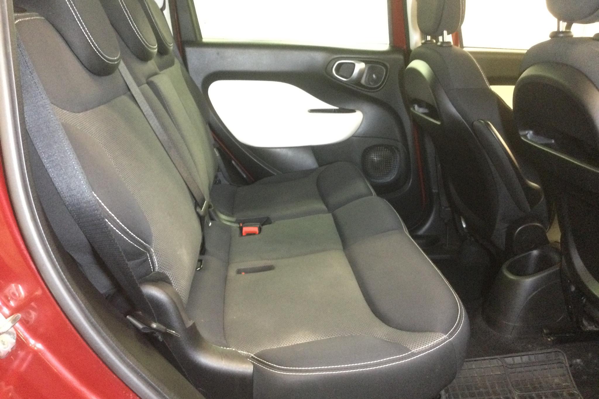 Fiat 500L 1.4 (120hk) - 10 965 mil - Manuell - röd - 2014