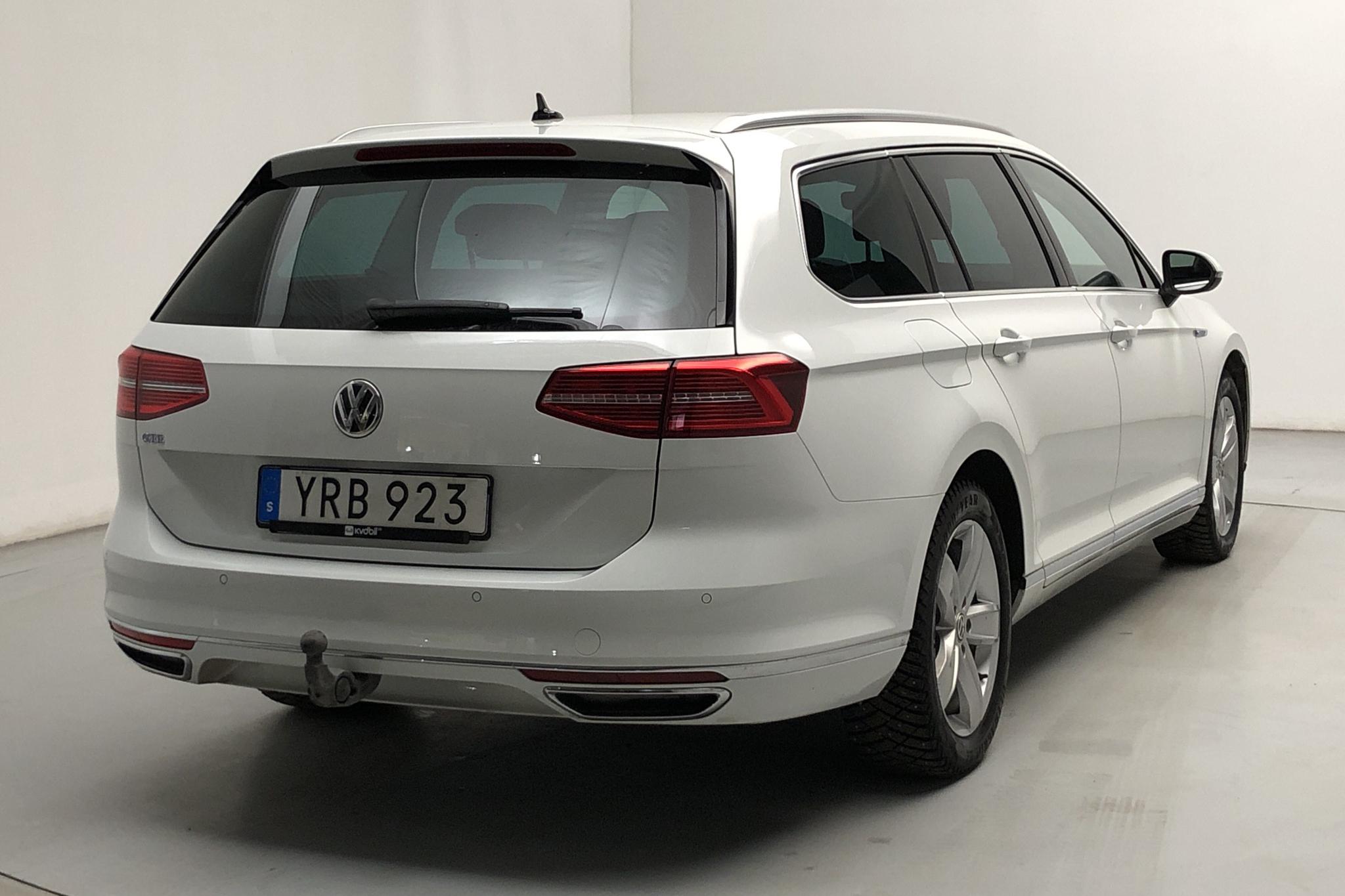 VW Passat 1.4 Plug-in-Hybrid Sportscombi (218hk) - 38 390 km - Automatic - white - 2019