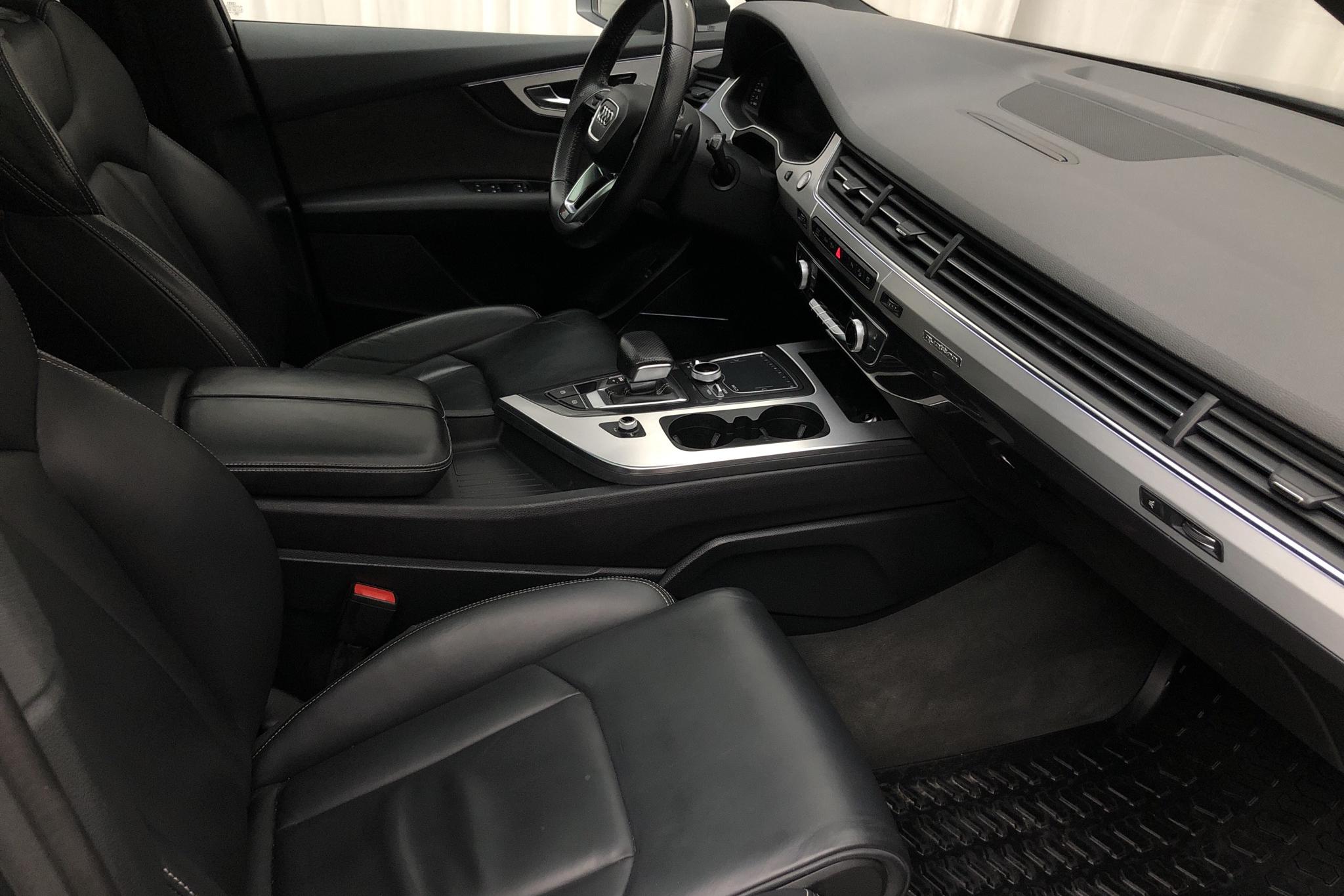 Audi Q7 3.0 TDI quattro (272hk) - 7 780 mil - Automat - grå - 2018