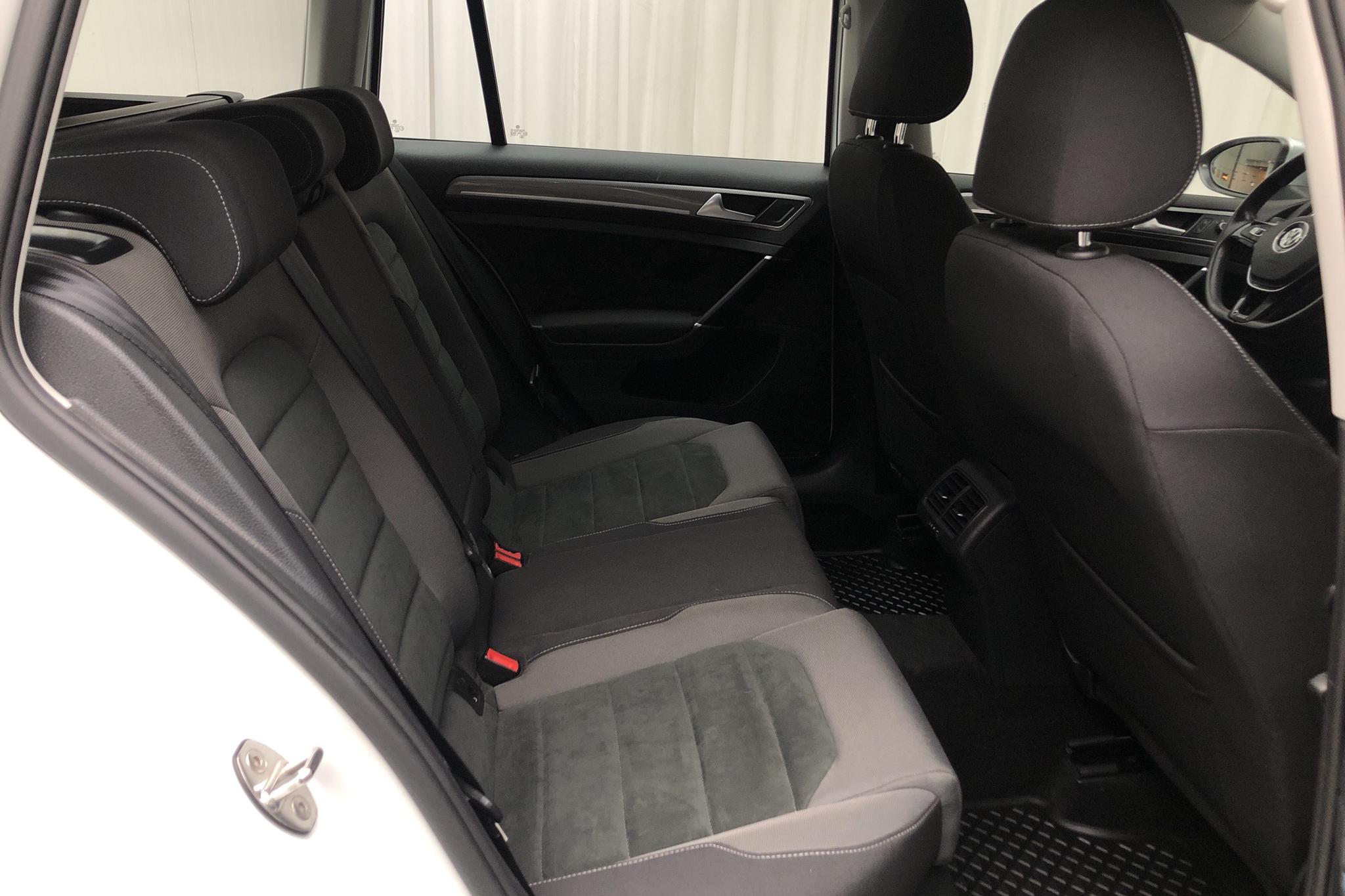 VW Golf Alltrack 2.0 TDI Sportscombi 4Motion (184hk) - 10 175 mil - Automat - vit - 2018
