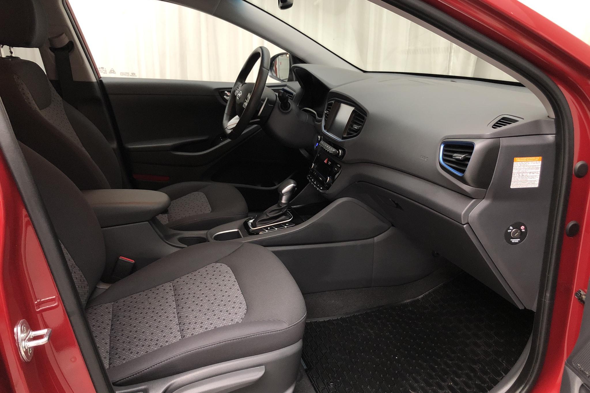 Hyundai IONIQ Plug-in (141hk) - 41 970 km - Automatic - red - 2019