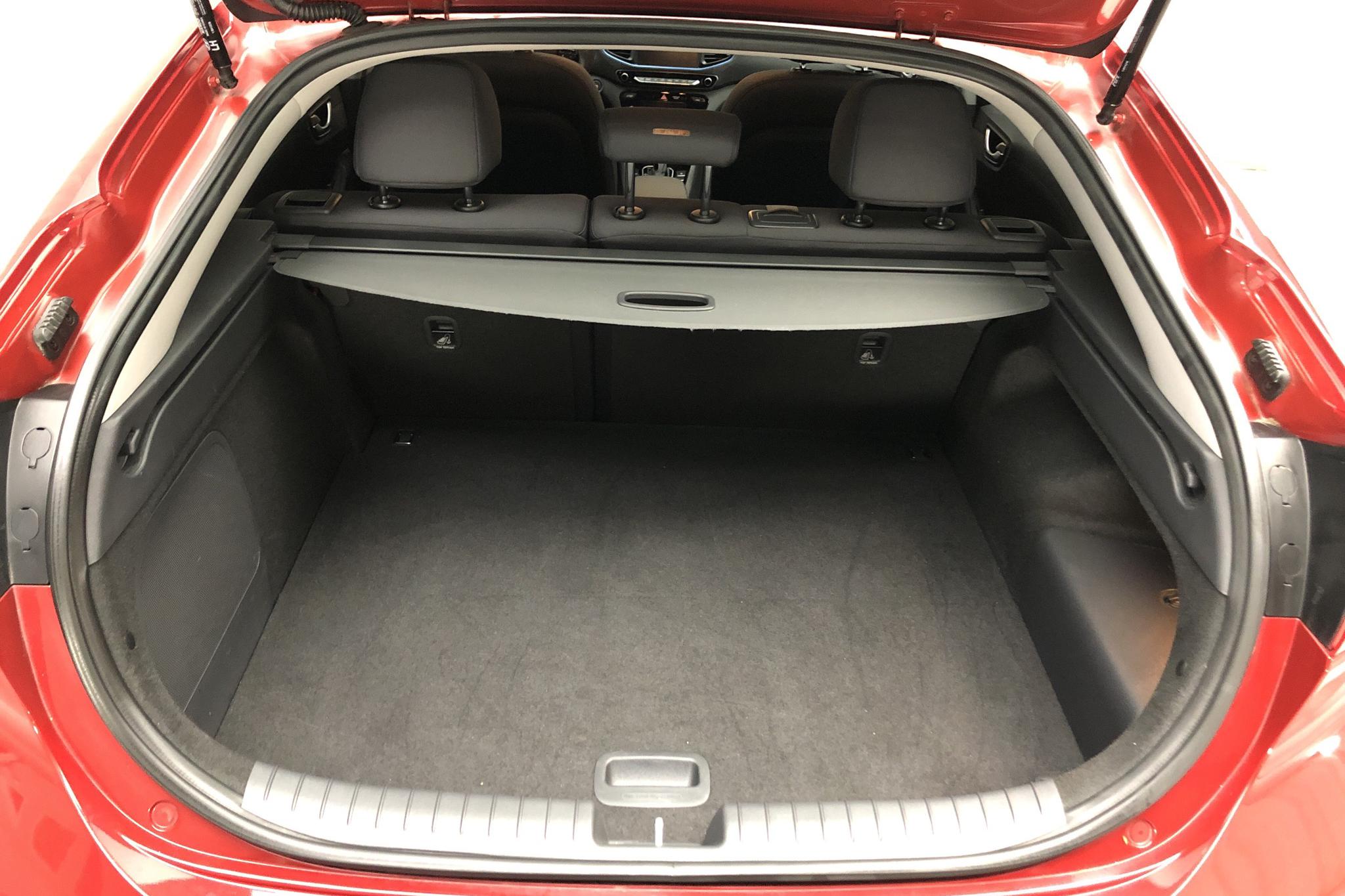 Hyundai IONIQ Plug-in (141hk) - 4 197 mil - Automat - röd - 2019