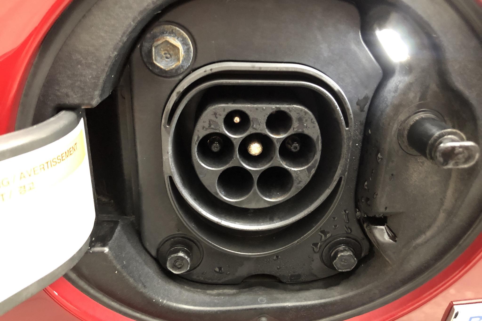 Hyundai IONIQ Plug-in (141hk) - 4 197 mil - Automat - röd - 2019