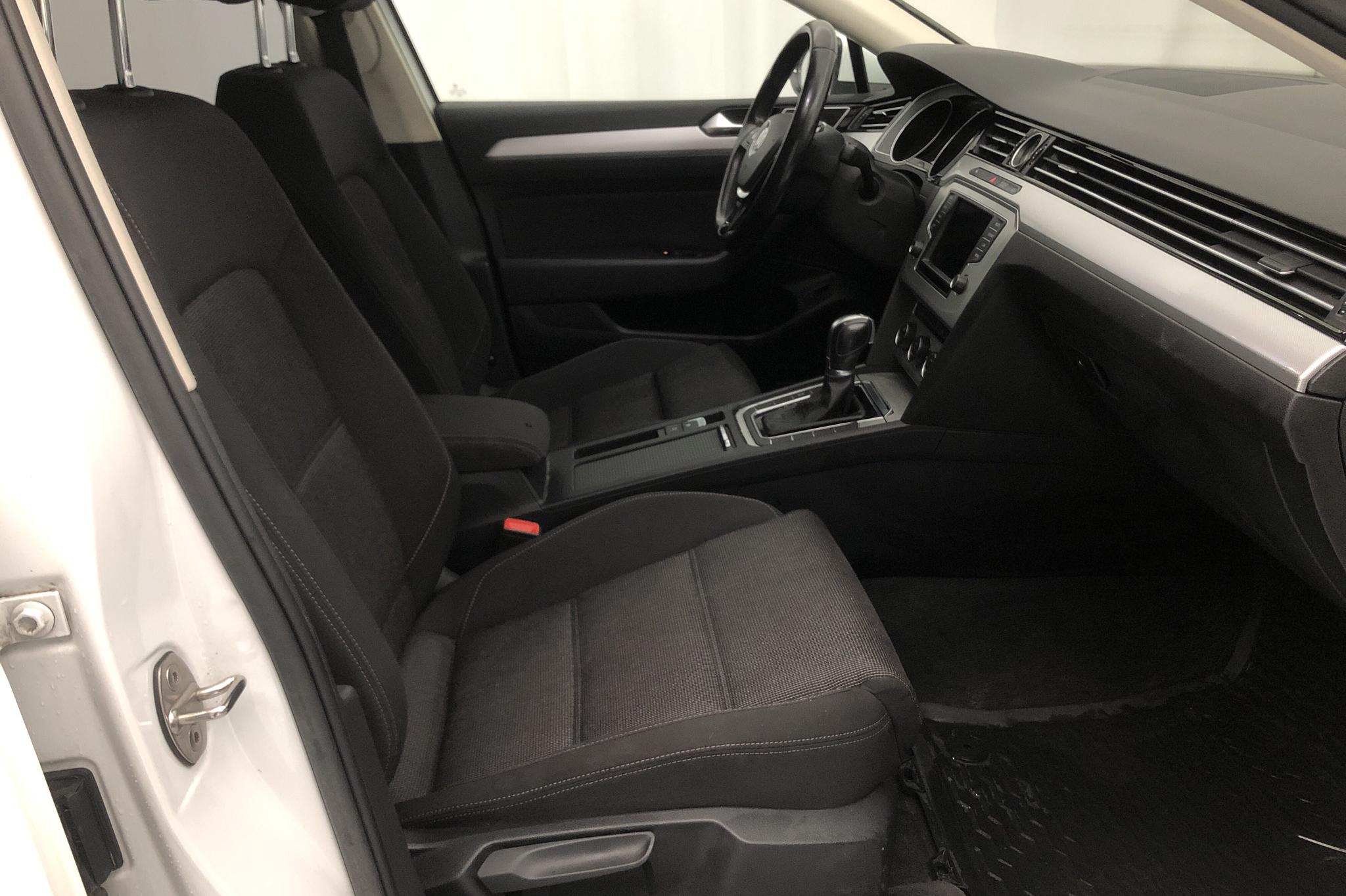 VW Passat 2.0 TDI Sportscombi (150hk) - 197 990 km - Automatic - white - 2016