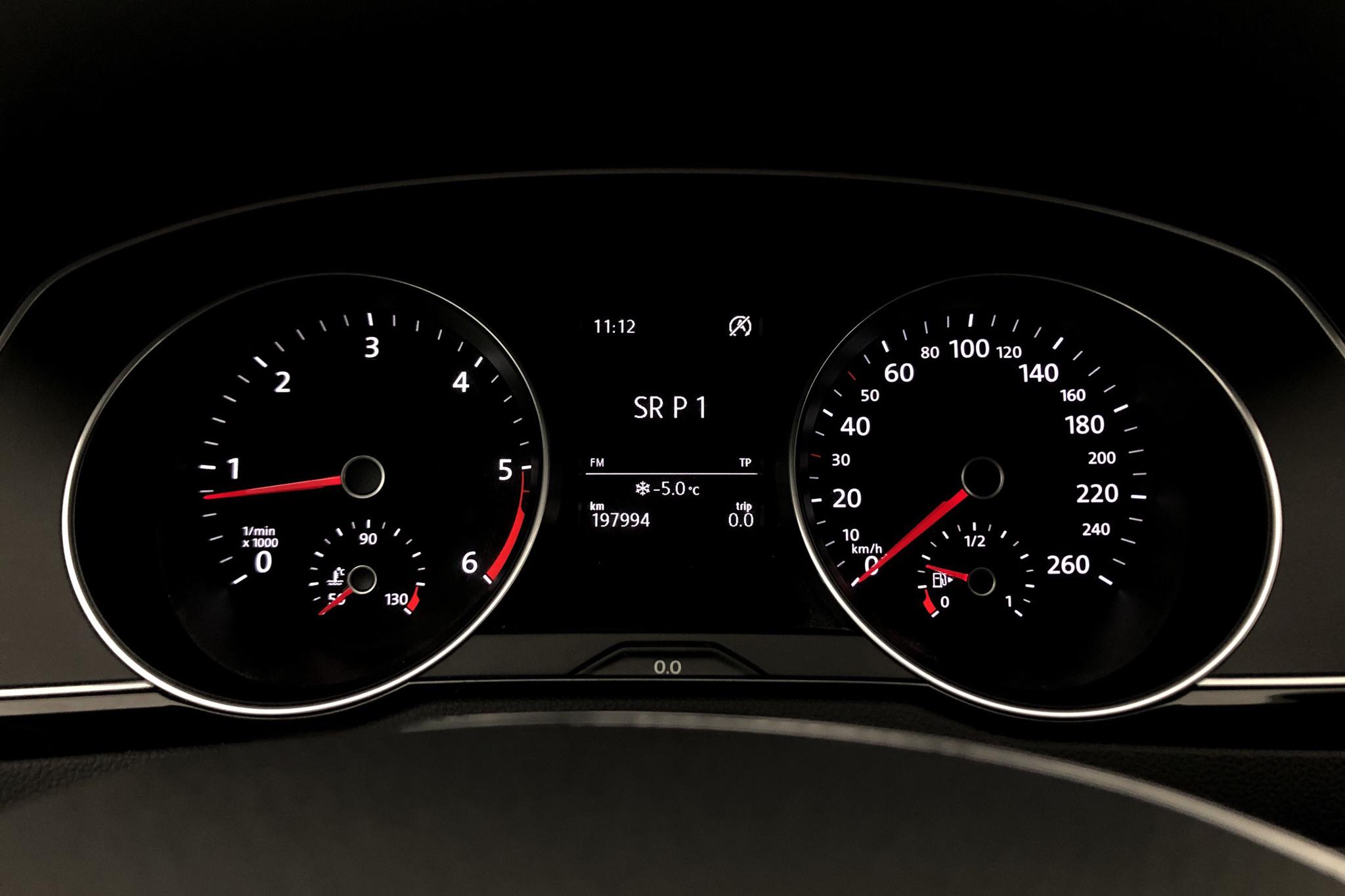 VW Passat 2.0 TDI Sportscombi (150hk) - 19 799 mil - Automat - vit - 2016