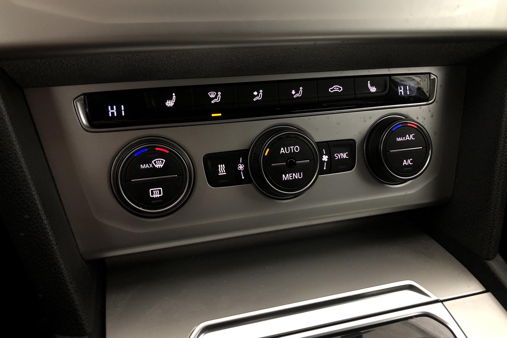 VW Passat 2.0 TDI Sportscombi (150hk) - 19 799 mil - Automat - vit - 2016